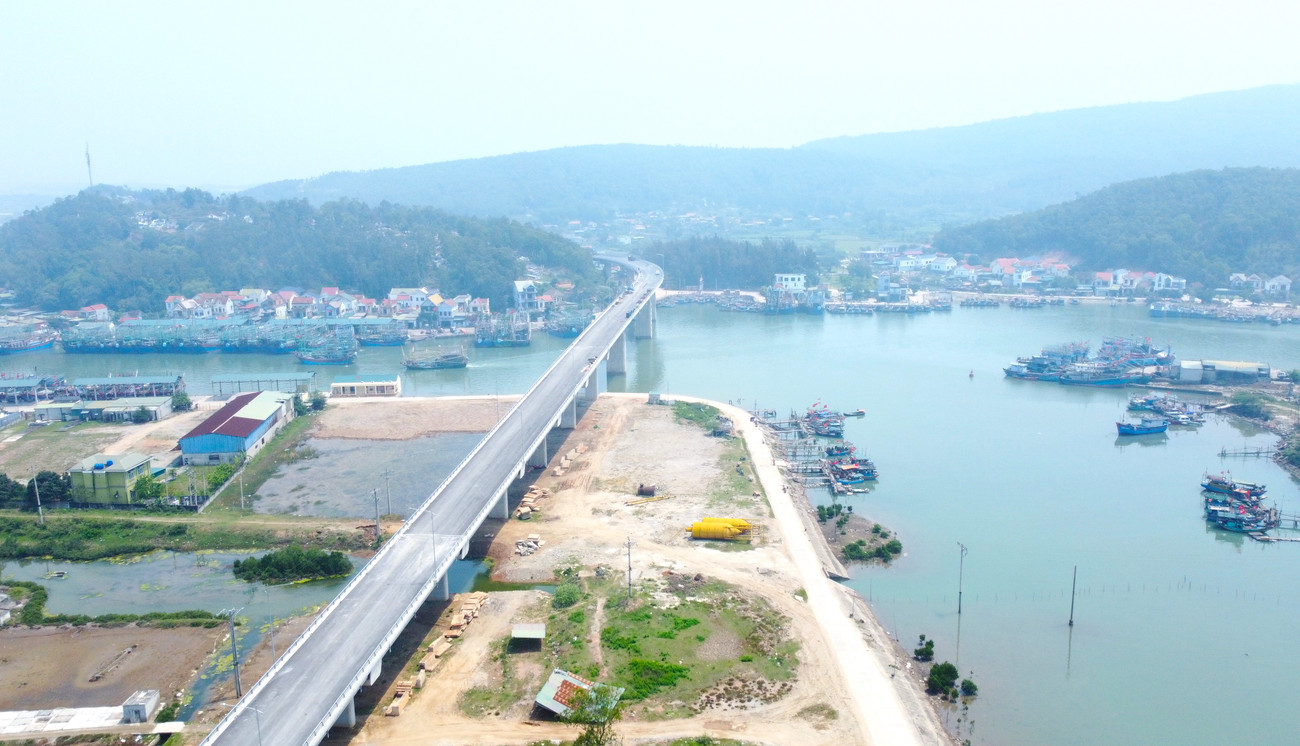 Đường ven biển nghìn tỷ ở Nghệ An vẫn vướng mặt bằng sau nhiều năm thi công - Ảnh 1