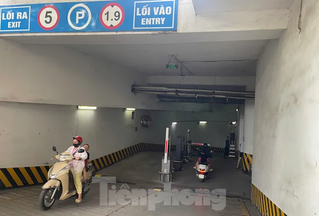 Cư dân khốn khổ vì dựng barie, hoán đổi công năng chỗ để xe tầng hầm chung cư - Ảnh 3