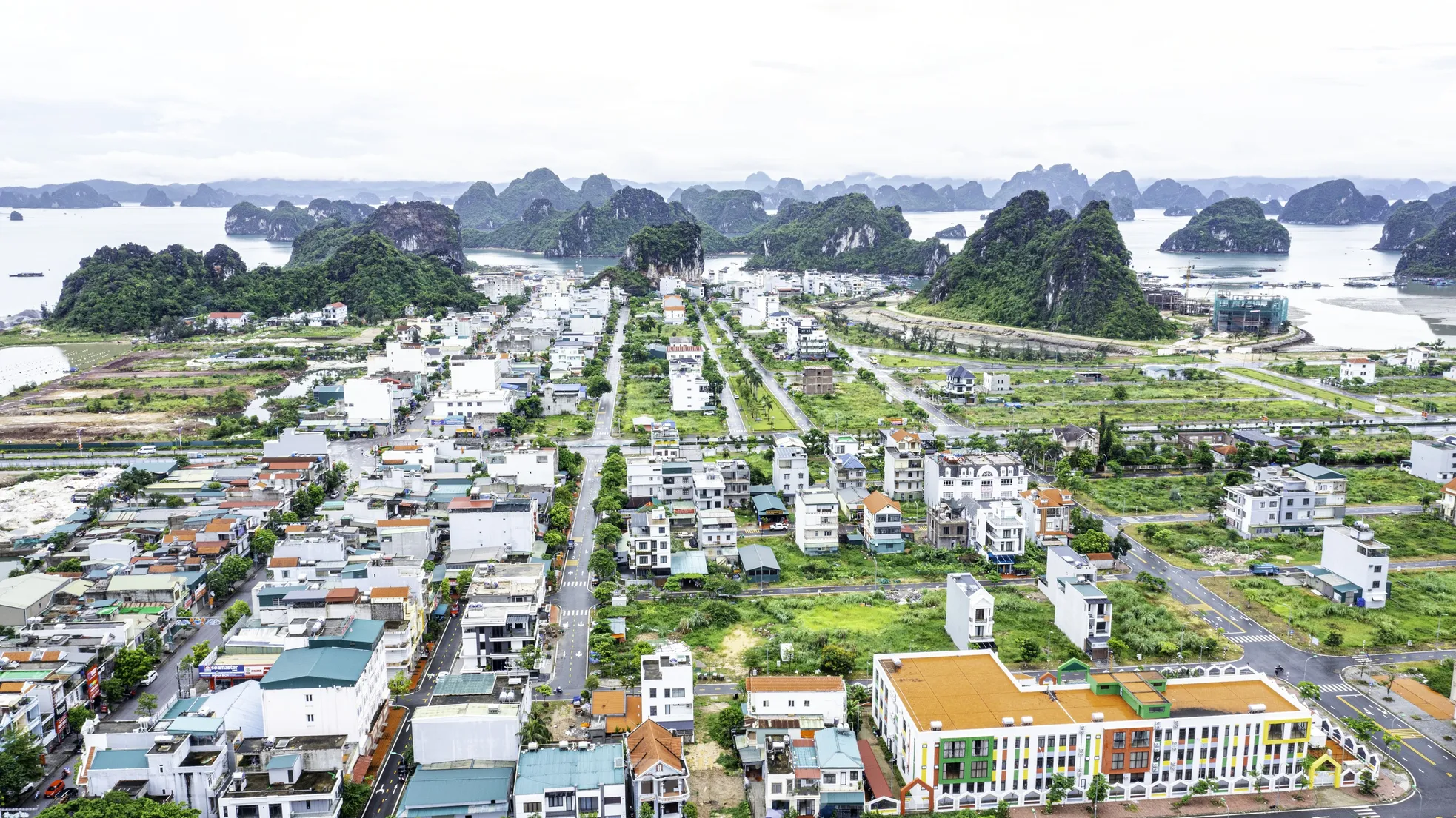 Đặc khu Vân Đồn nhìn từ trên cao - Ảnh 2