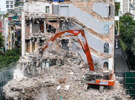Cận cảnh những công đoạn cuối cùng của quá trình phá dỡ tòa nhà Hàm cá mập - Ảnh 6