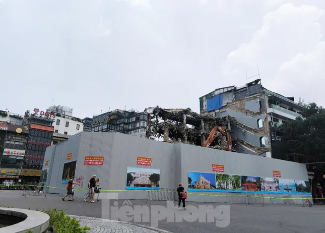 Hoàn thành phá dỡ tòa nhà Hàm cá mập trong 5 ngày tới - Ảnh 1