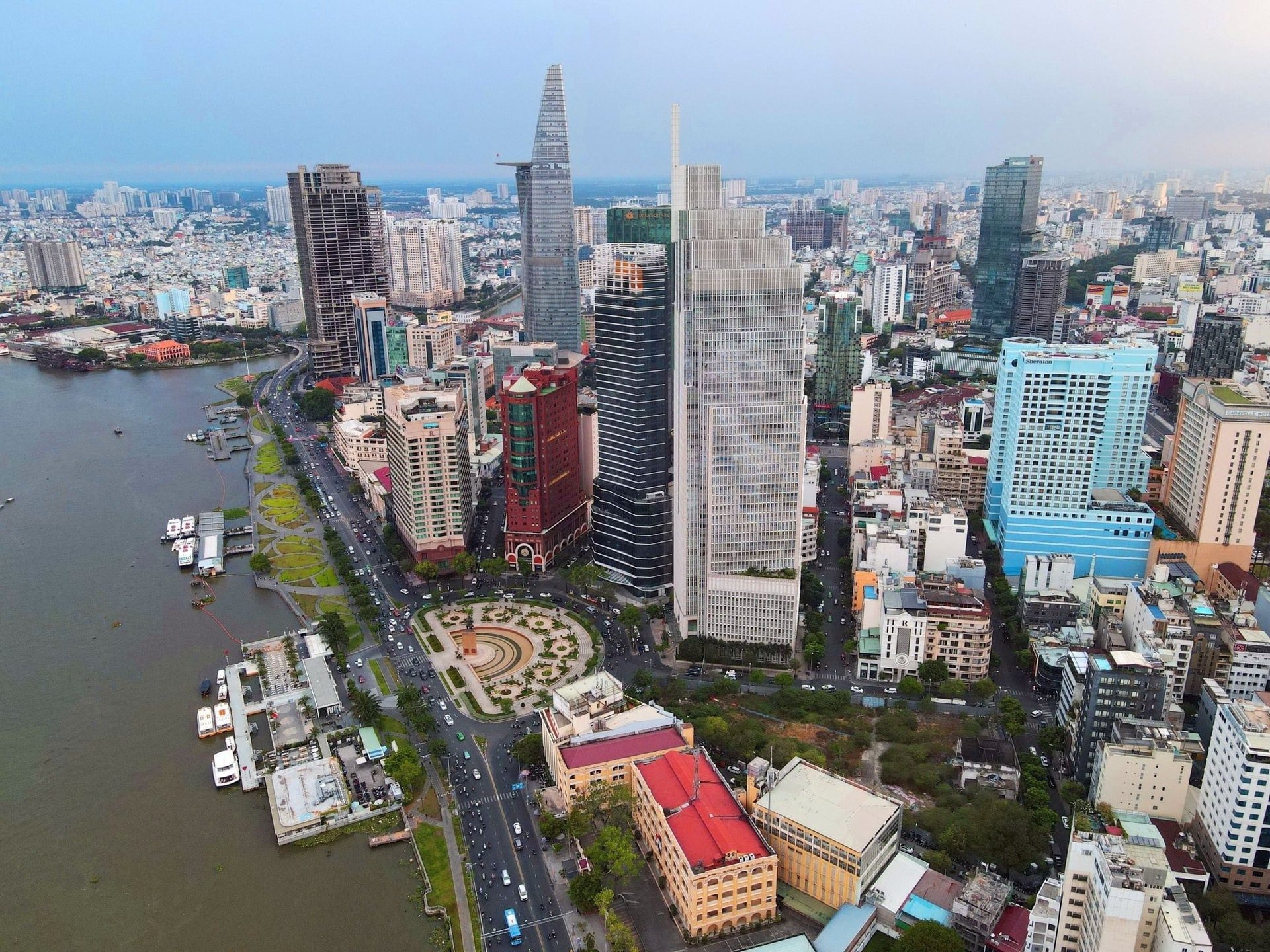 Thị trường bất động sản TP HCM: Thiếu nguồn cung, giá neo cao, mất cân bằng phân khúc - Ảnh 1