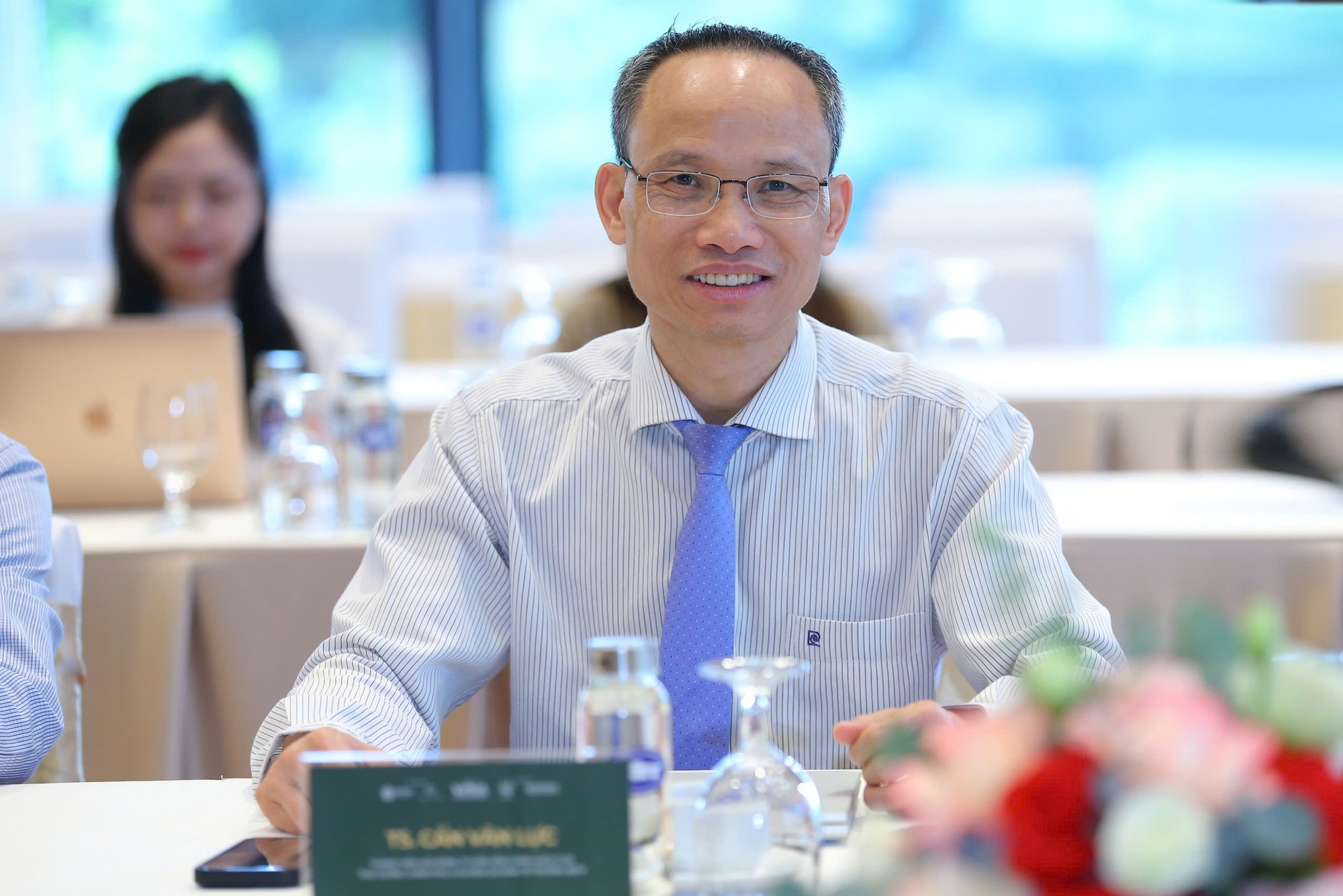 TS. Cấn Văn Lực: TP.HCM cần học cách quản lý như Seoul, xây đô thị như Thượng Hải, nhìn vào Thâm Quyến và Mumbai để phát triển - Ảnh 2