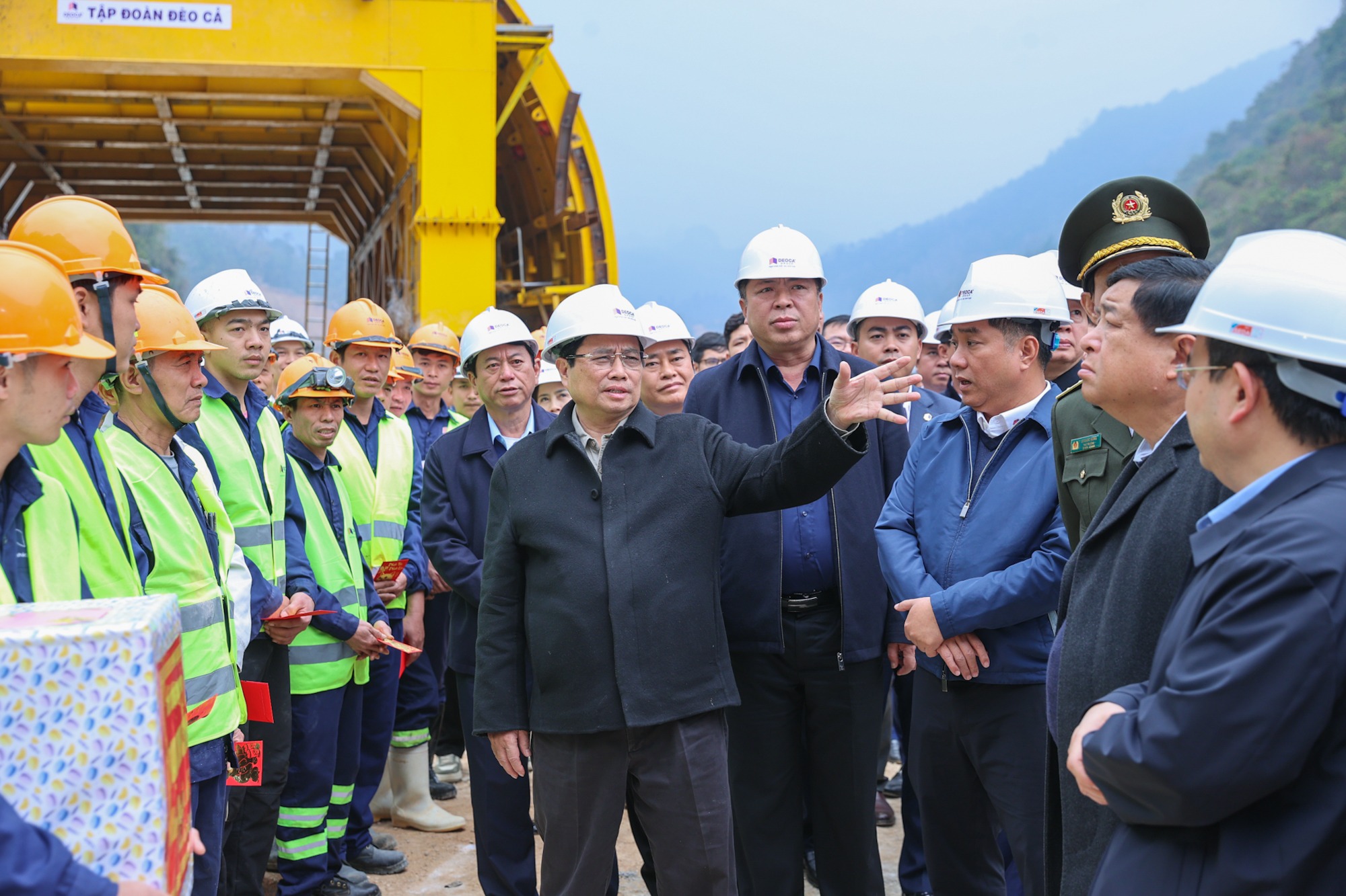 Tập đoàn Đèo Cả khẳng định cuối năm 2025 sẽ thông tuyến cao tốc Đồng Đăng - Trà Lĩnh - Ảnh 2