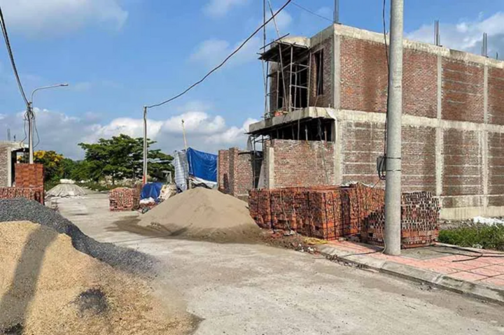 Giá vật liệu xây dựng tăng cao ngất, người dân, doanh nghiệp lo 'méo mặt' - Ảnh 1