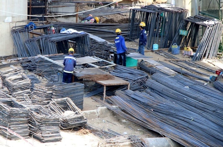 Giá vật liệu xây dựng tăng cao ngất, người dân, doanh nghiệp lo 'méo mặt' - Ảnh 2