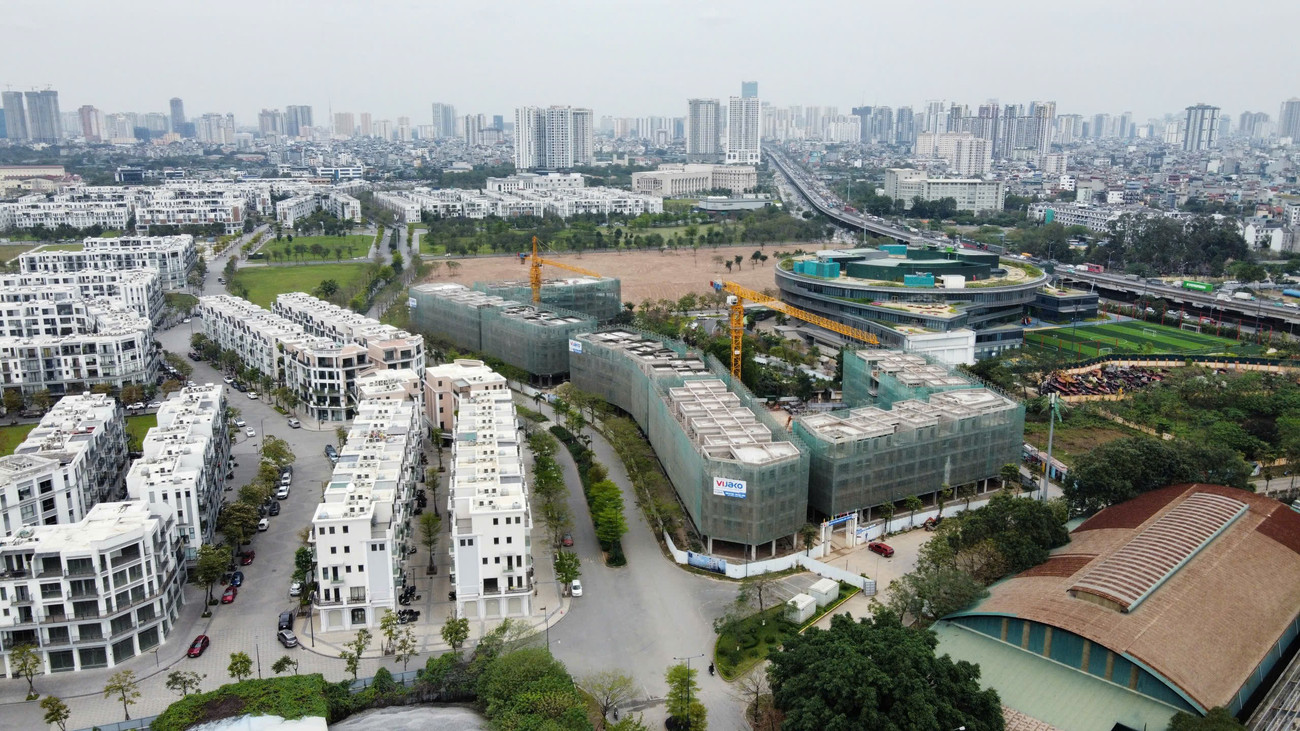 Nguồn cung nhà ở thấp tầng tại Hà Nội tăng vọt nhưng giá bán cao - Ảnh 1