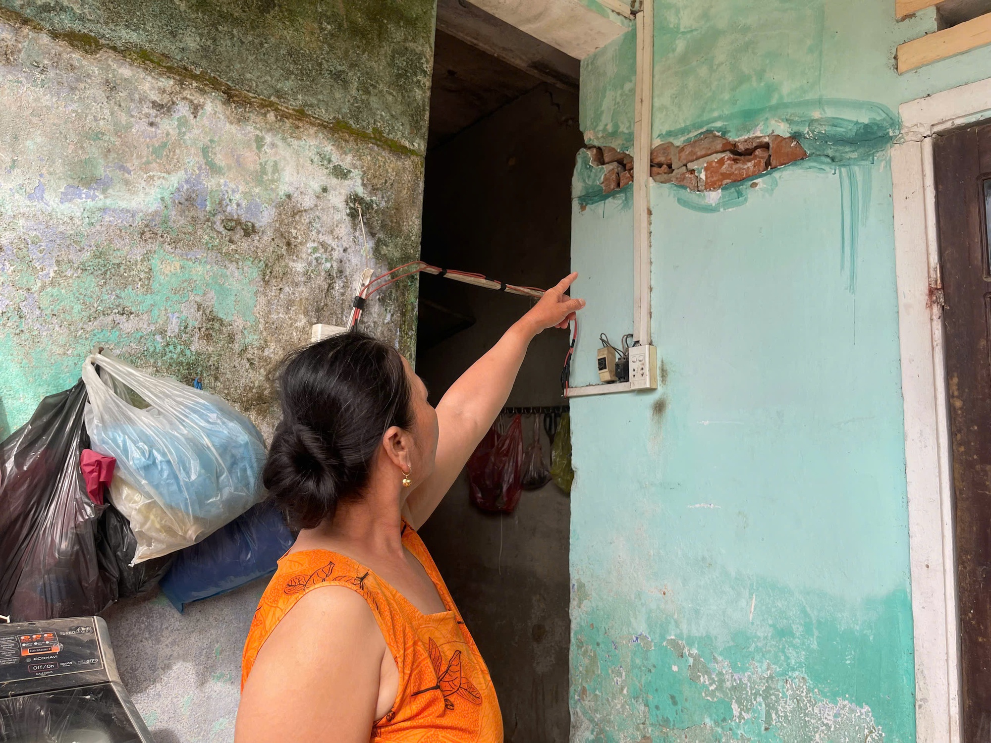 Dân phản ánh thi công cao tốc: Thứ trưởng Bộ Xây dựng có mặt tại hiện trường, chỉ đạo nóng - Ảnh 2