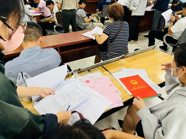 Đánh thuế để giảm giá bất động sản là 'ảo tưởng' - Ảnh 1