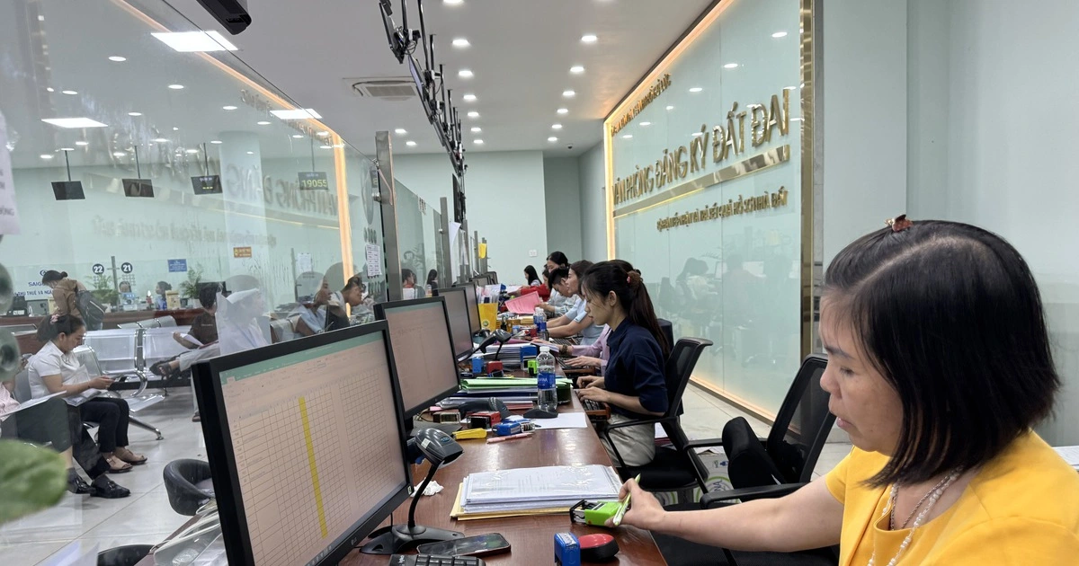 Hàng trăm nhân sự tỏa về các xã hướng dẫn giải quyết thủ tục hành chính