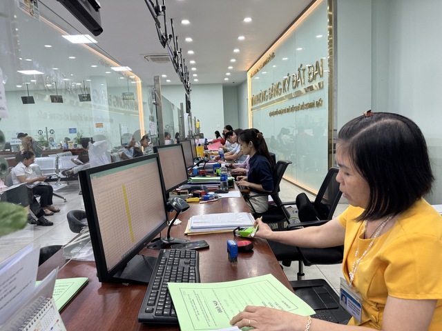 Hàng trăm nhân sự tỏa về các xã hướng dẫn giải quyết thủ tục hành chính - Ảnh 1