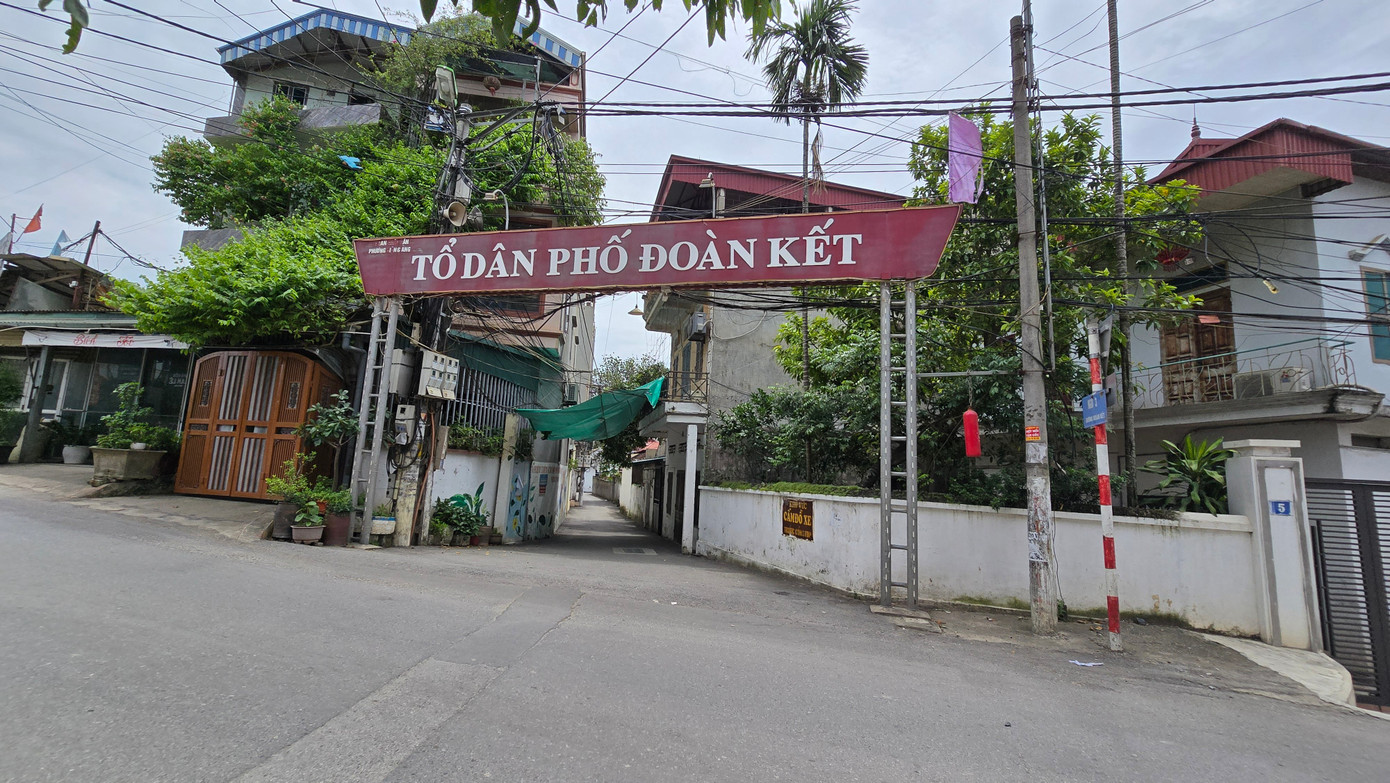 Hà Nội: Nhiều hộ dân sống bất an trong những căn nhà xập xệ nhưng không được xây mới dù có sổ đỏ - Ảnh 16