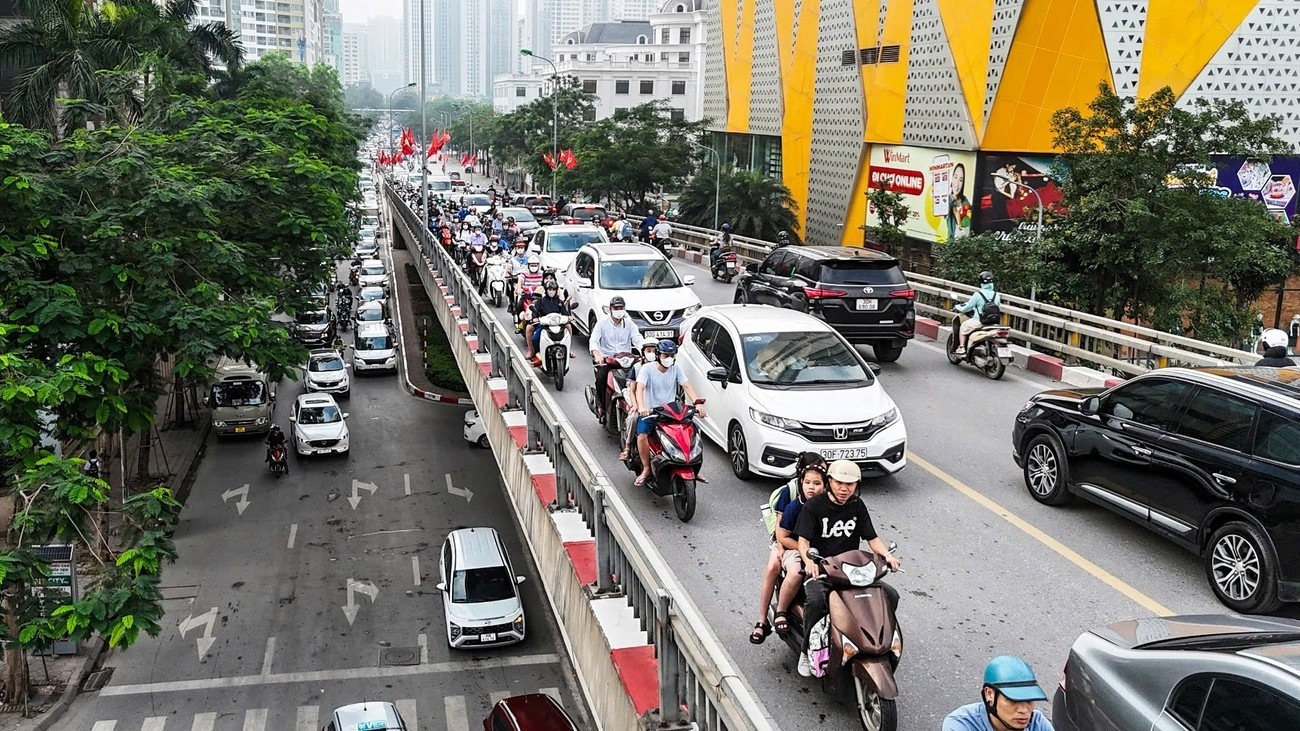 Hà Nội rút ngắn lộ trình 5 năm và mở rộng phạm vi cấm xe gây ô nhiễm - Ảnh 1