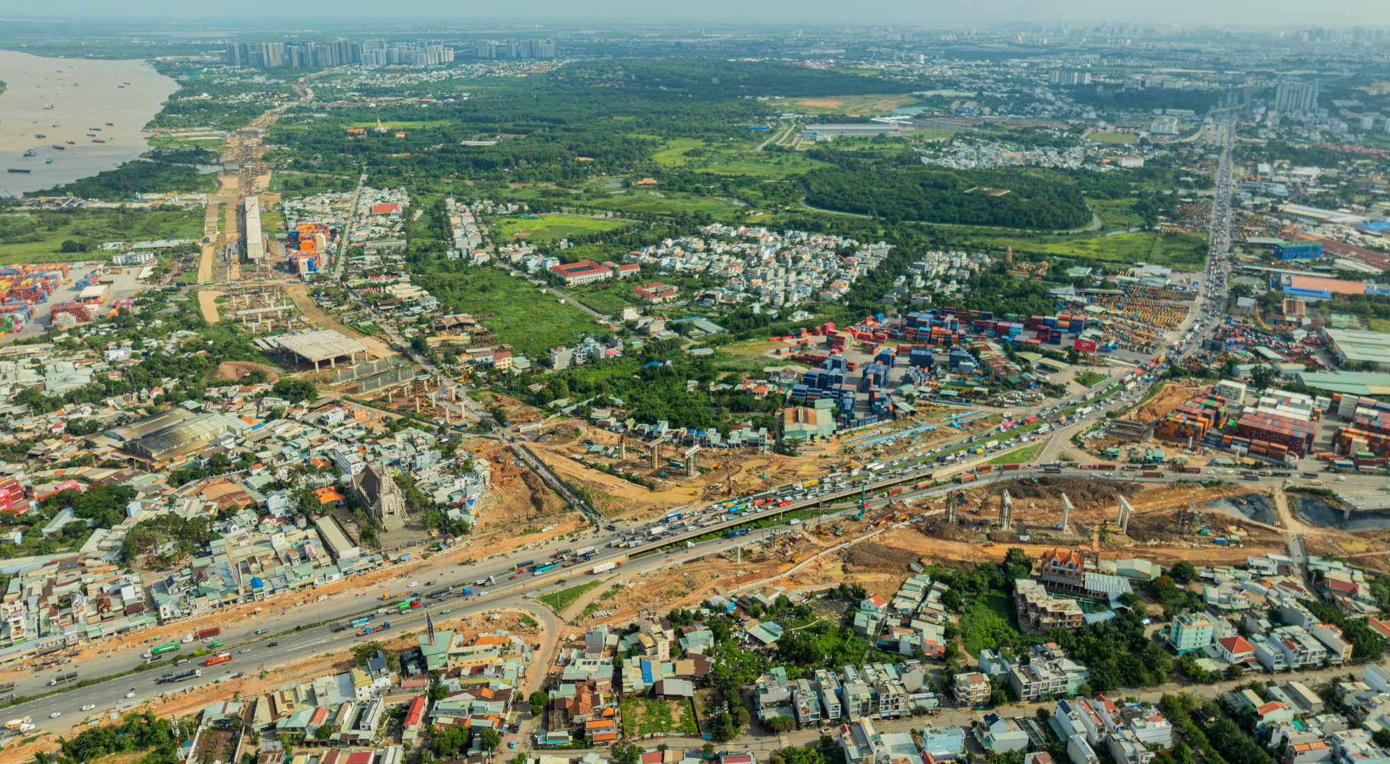 Toàn cảnh đoạn trên cao duy nhất của đường Vành đai 3: Phiến dầm dài như bể bơi liên tục được lắp đặt, sắp chạy xuyên qua đại đô thị của Vinhomes - Ảnh 3