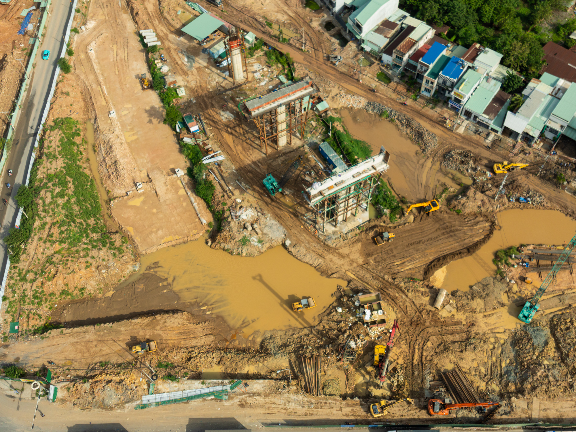 Toàn cảnh đoạn trên cao duy nhất của đường Vành đai 3: Phiến dầm dài như bể bơi liên tục được lắp đặt, sắp chạy xuyên qua đại đô thị của Vinhomes - Ảnh 4
