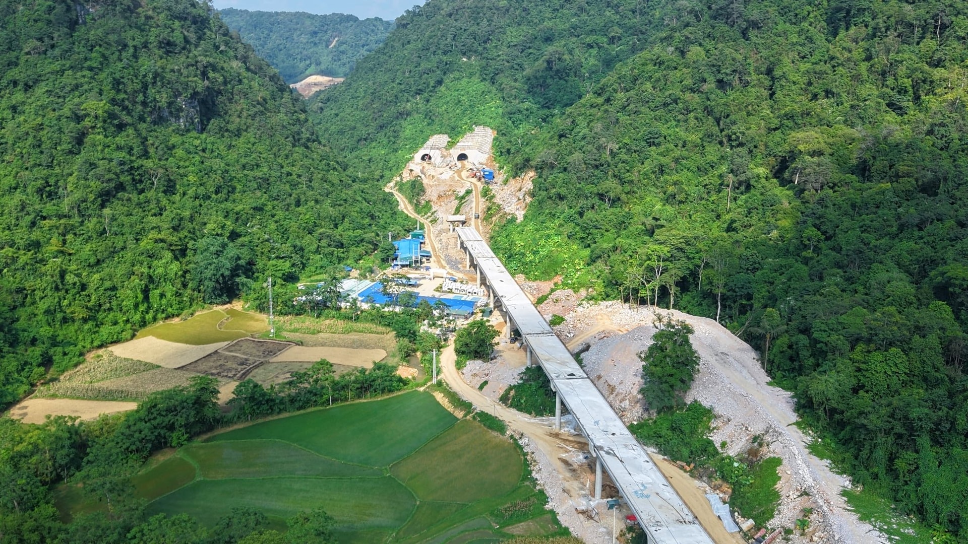 Đèo Cả quyết tâm thông xe cao tốc 23.000 tỷ Đồng Đăng - Trà Lĩnh trong tháng 12/2025 - Ảnh 1