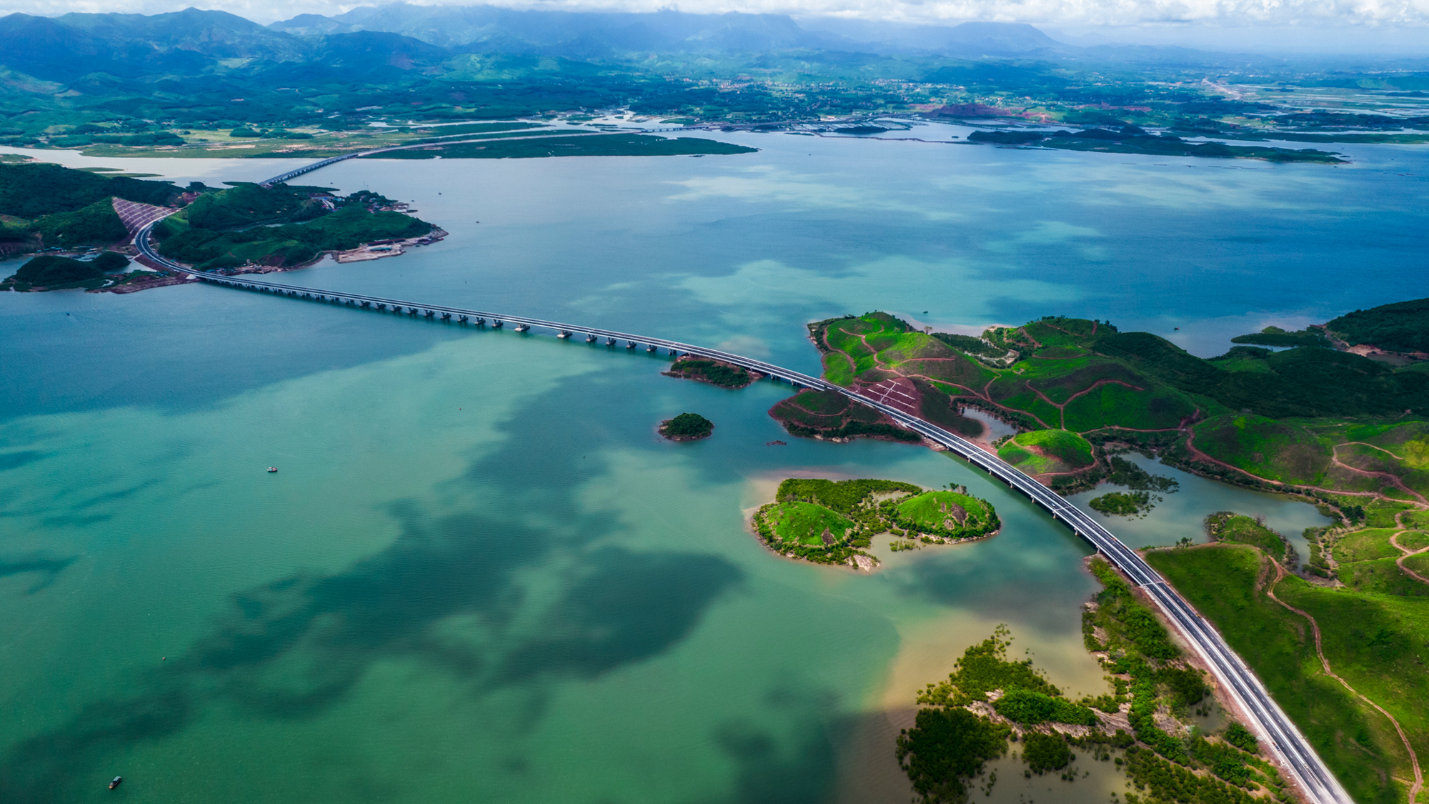 3 hòn đảo có sân bay ở Việt Nam: Nơi là thiên đường nghỉ dưỡng, nơi có đường cao tốc, nơi thu hơn 3.000 tỷ mỗi năm nhờ du lịch - Ảnh 9