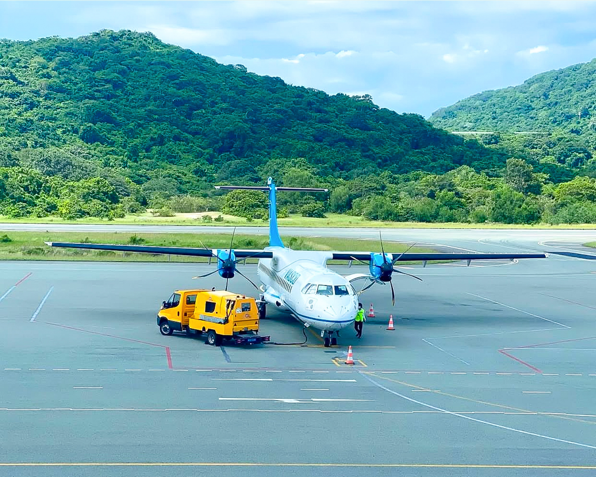 3 hòn đảo có sân bay ở Việt Nam: Nơi là thiên đường nghỉ dưỡng, nơi có đường cao tốc, nơi thu hơn 3.000 tỷ mỗi năm nhờ du lịch - Ảnh 14