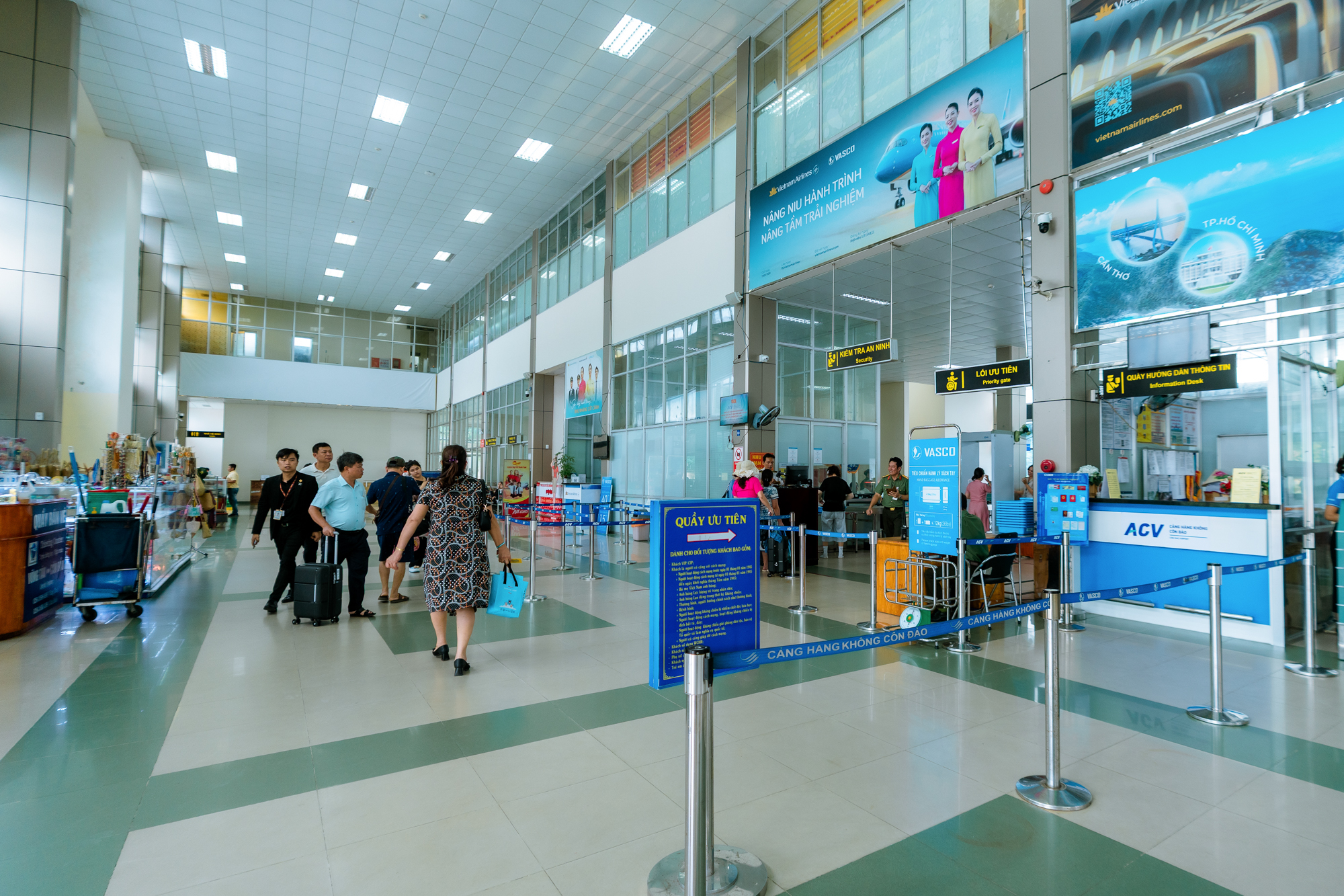 3 hòn đảo có sân bay ở Việt Nam: Nơi là thiên đường nghỉ dưỡng, nơi có đường cao tốc, nơi thu hơn 3.000 tỷ mỗi năm nhờ du lịch - Ảnh 15