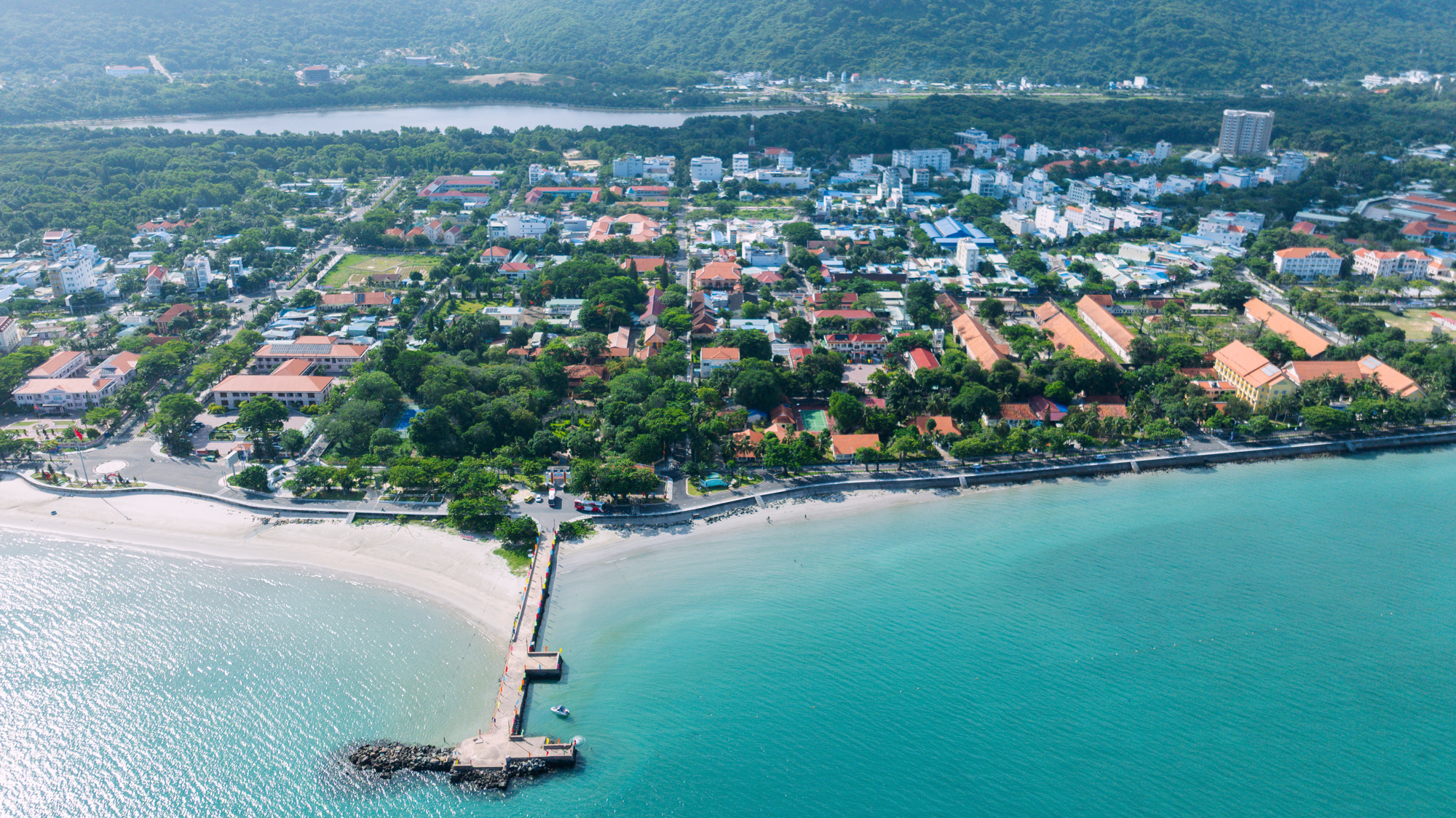 3 hòn đảo có sân bay ở Việt Nam: Nơi là thiên đường nghỉ dưỡng, nơi có đường cao tốc, nơi thu hơn 3.000 tỷ mỗi năm nhờ du lịch - Ảnh 18