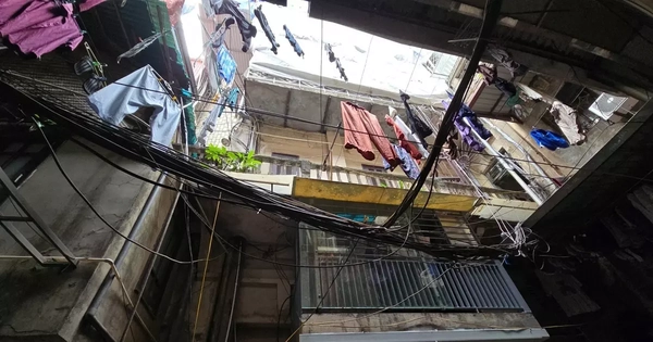 Công trình chồng tầng trái phép sát hồ Gươm bị phạt hơn 100 triệu đồng, không tự tháo dỡ sẽ cưỡng chế