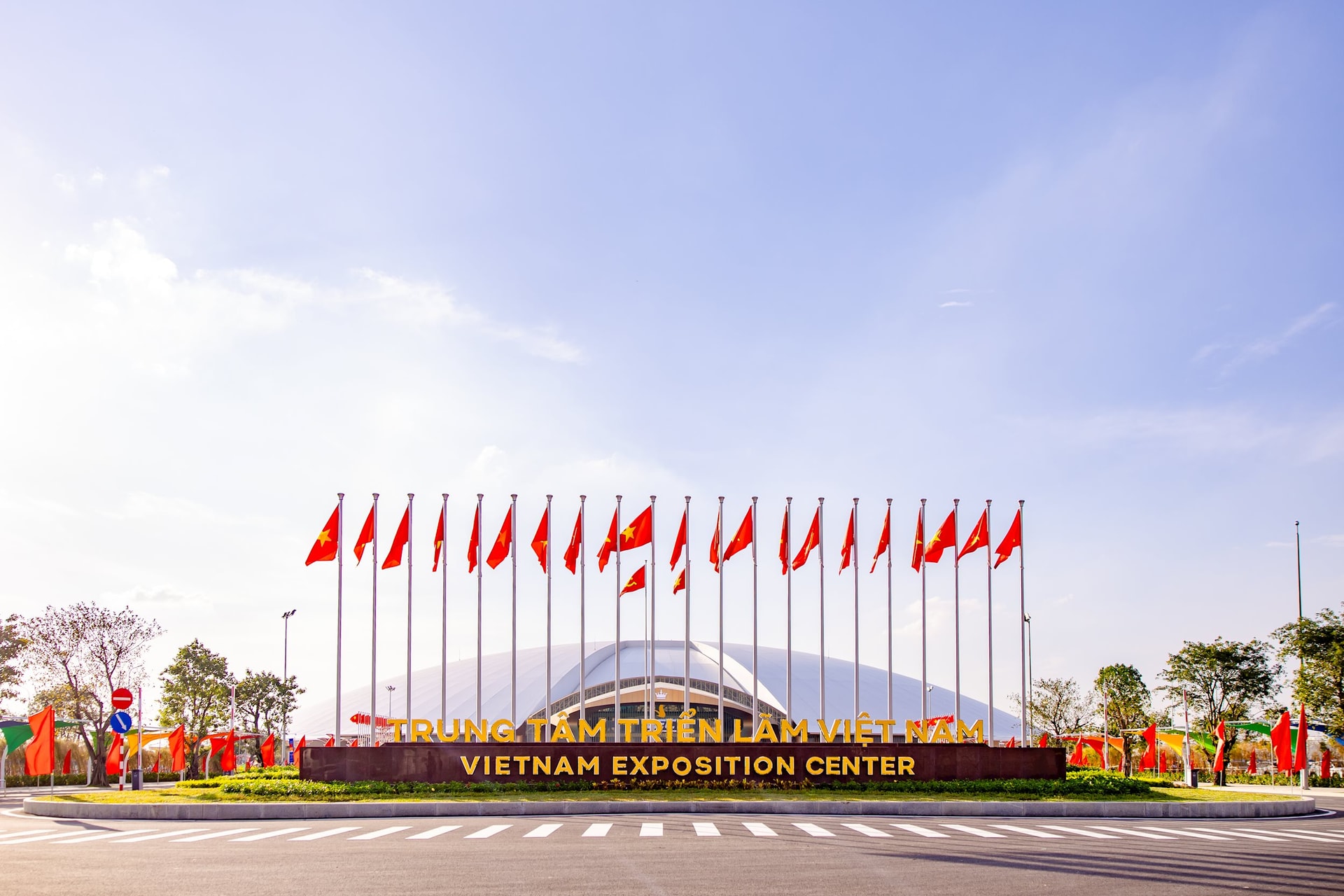 Vingroup của tỷ phú Phạm Nhật Vượng lập kỷ lục chưa từng có tại công trình Top 10 thế giới, đón nhận Huân chương Lao động hạng Nhất - Ảnh 2