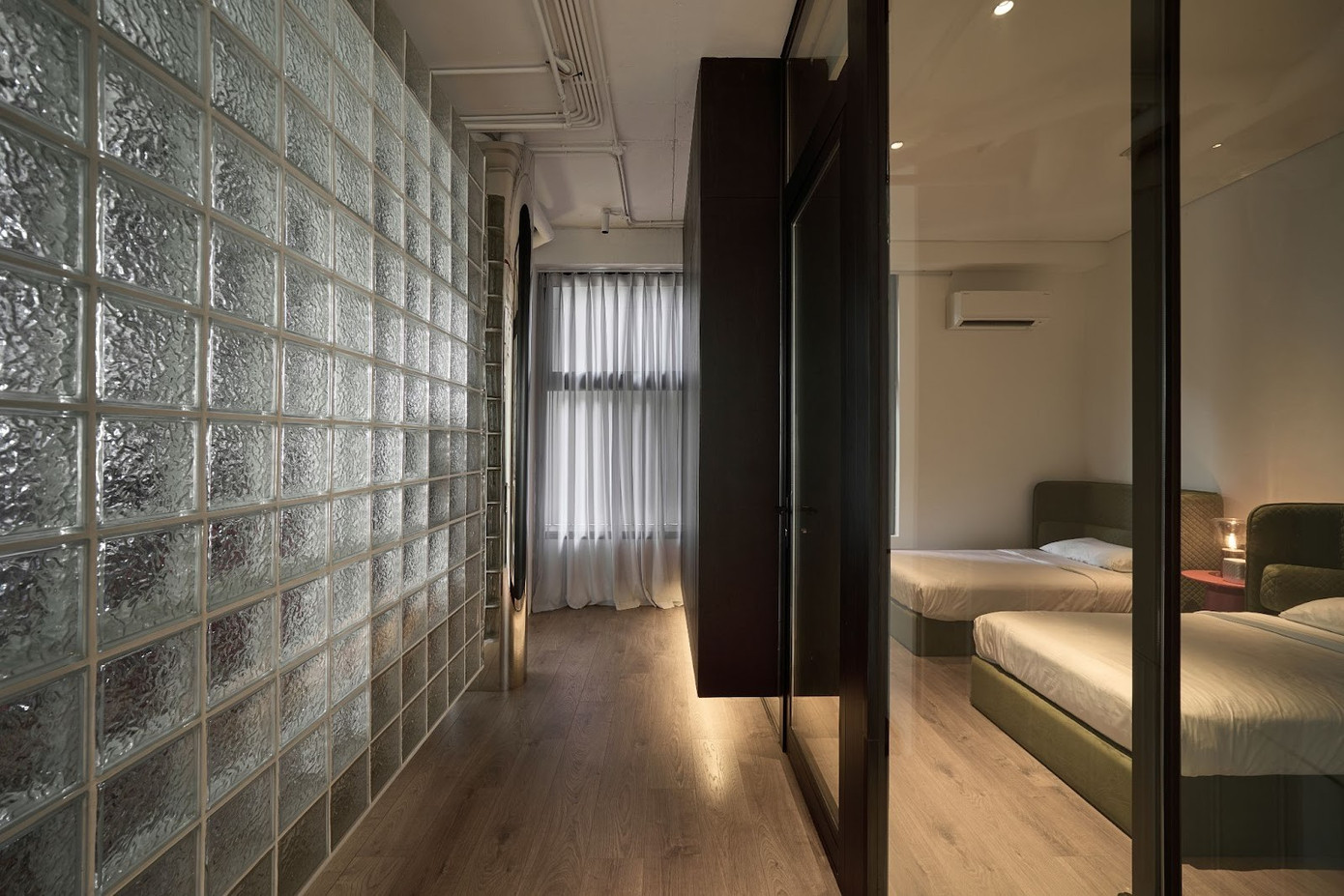 Giải pháp không gian ba chiều trong căn hộ thông tầng 66m2 - Ảnh 8