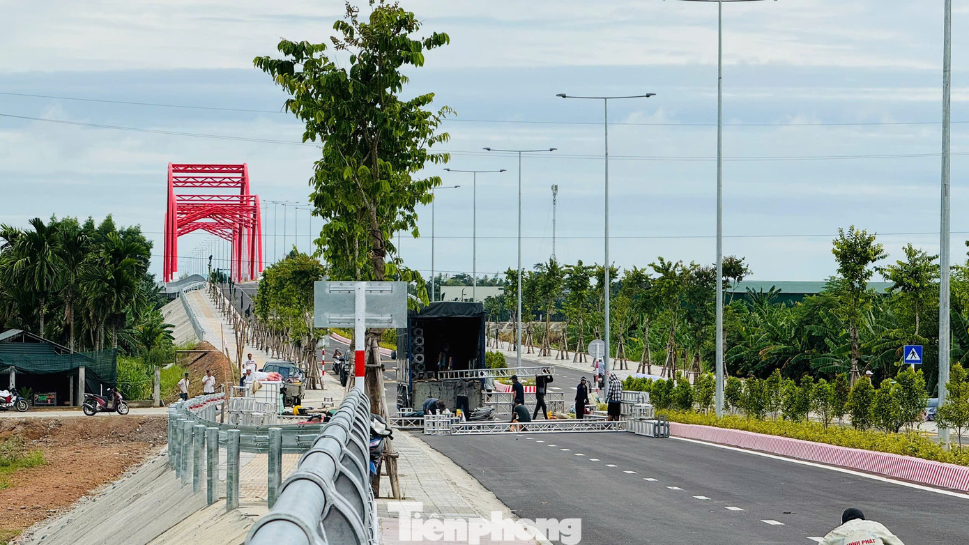 Cận cảnh cầu vòm thép đầu tiên ở Quảng Ngãi mang tên Phước Lộc - Ảnh 4
