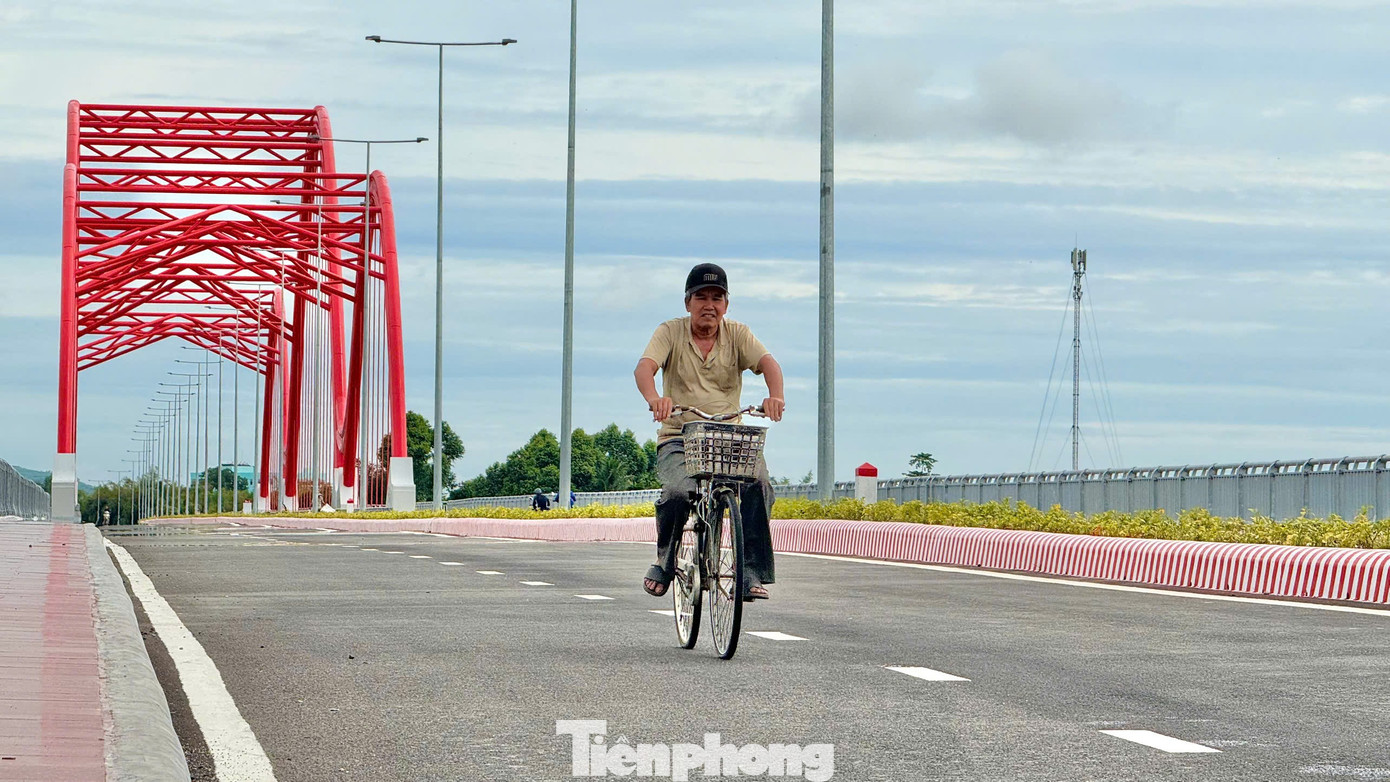Cận cảnh cầu vòm thép đầu tiên ở Quảng Ngãi mang tên Phước Lộc - Ảnh 20