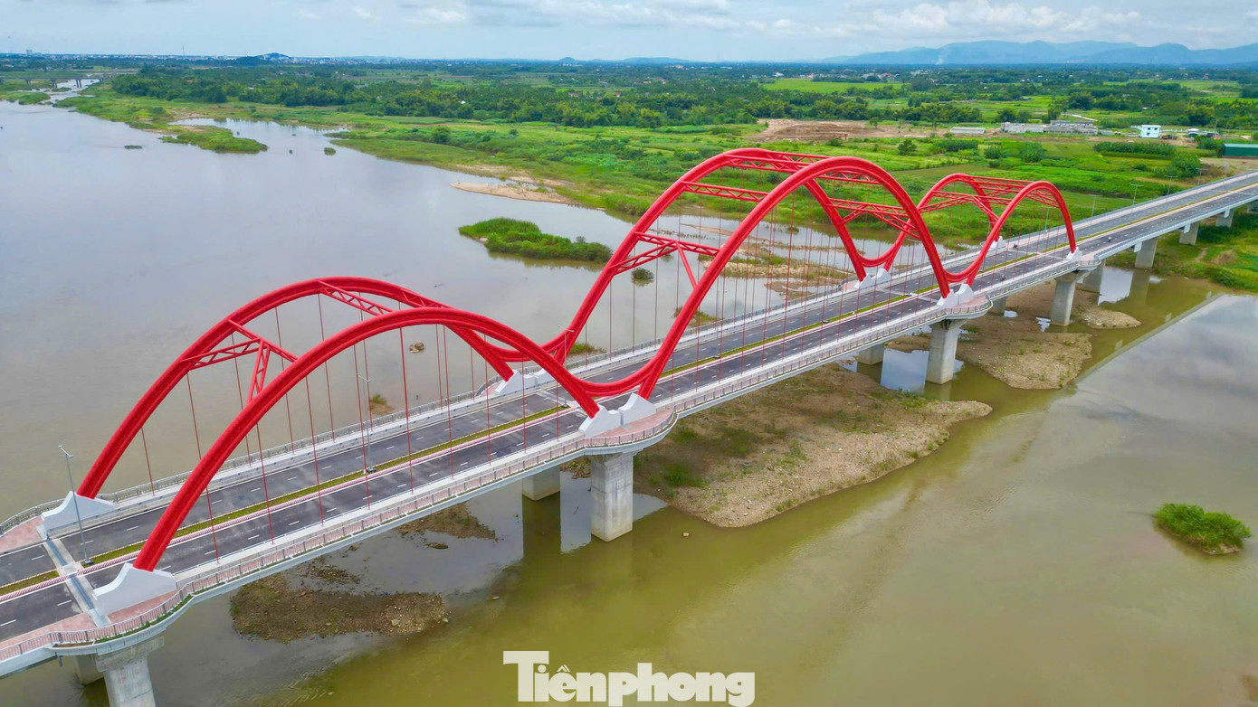 Cận cảnh cầu vòm thép đầu tiên ở Quảng Ngãi mang tên Phước Lộc - Ảnh 3