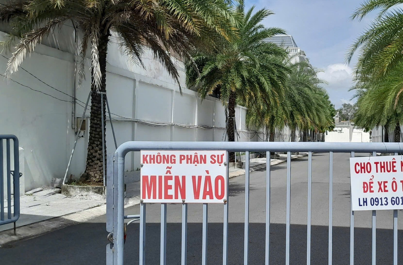 Cận cảnh 42 căn nhà liền kề xây không phép, chủ đầu tư 'biến mất' - Ảnh 11
