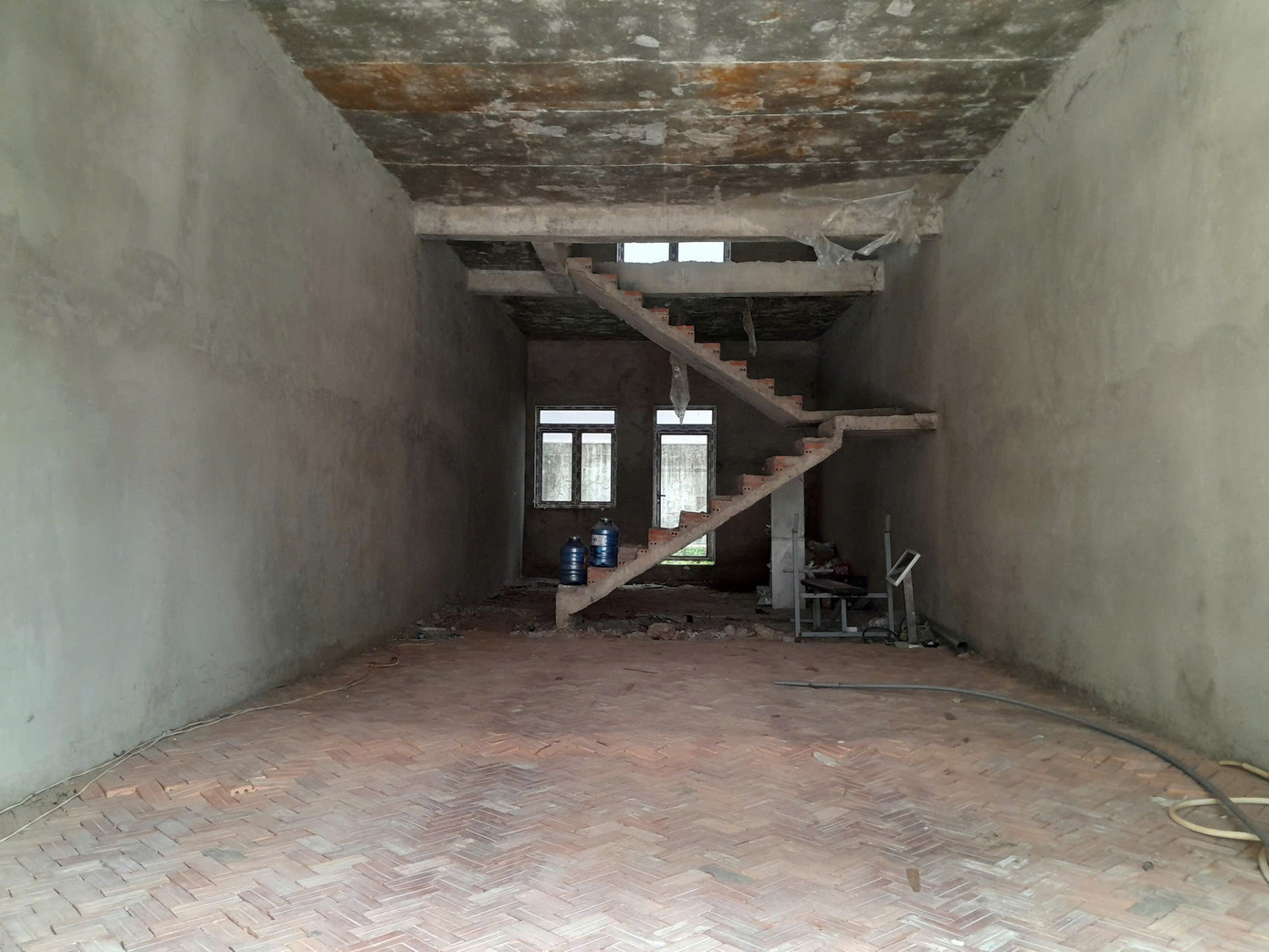 Cận cảnh 42 căn nhà liền kề xây không phép, chủ đầu tư 'biến mất' - Ảnh 6
