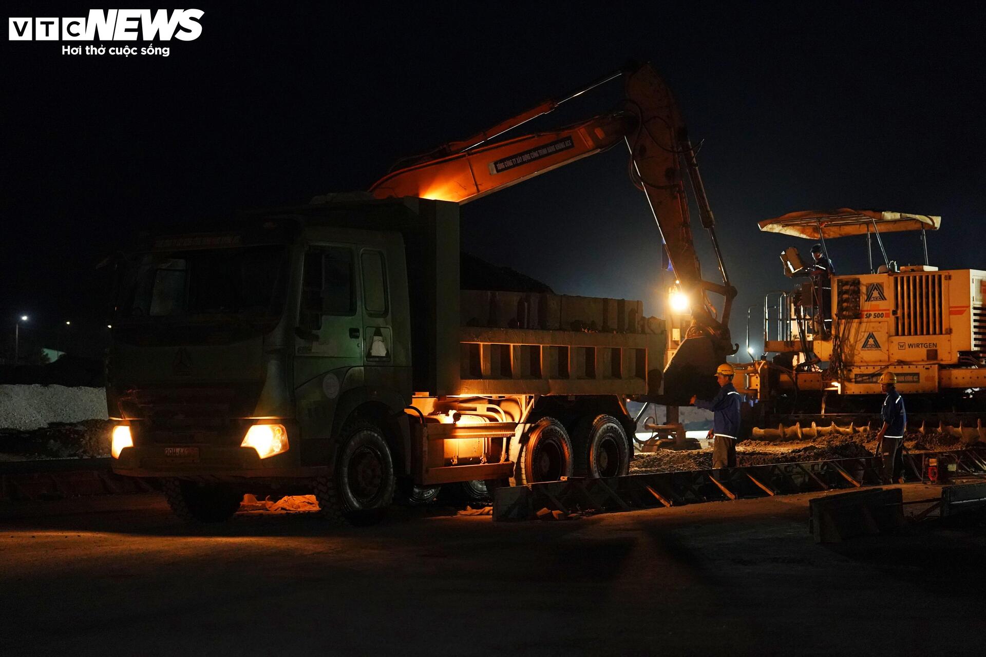Cảnh làm việc xuyên đêm ở đại công trường sân bay Long Thành - Ảnh 7