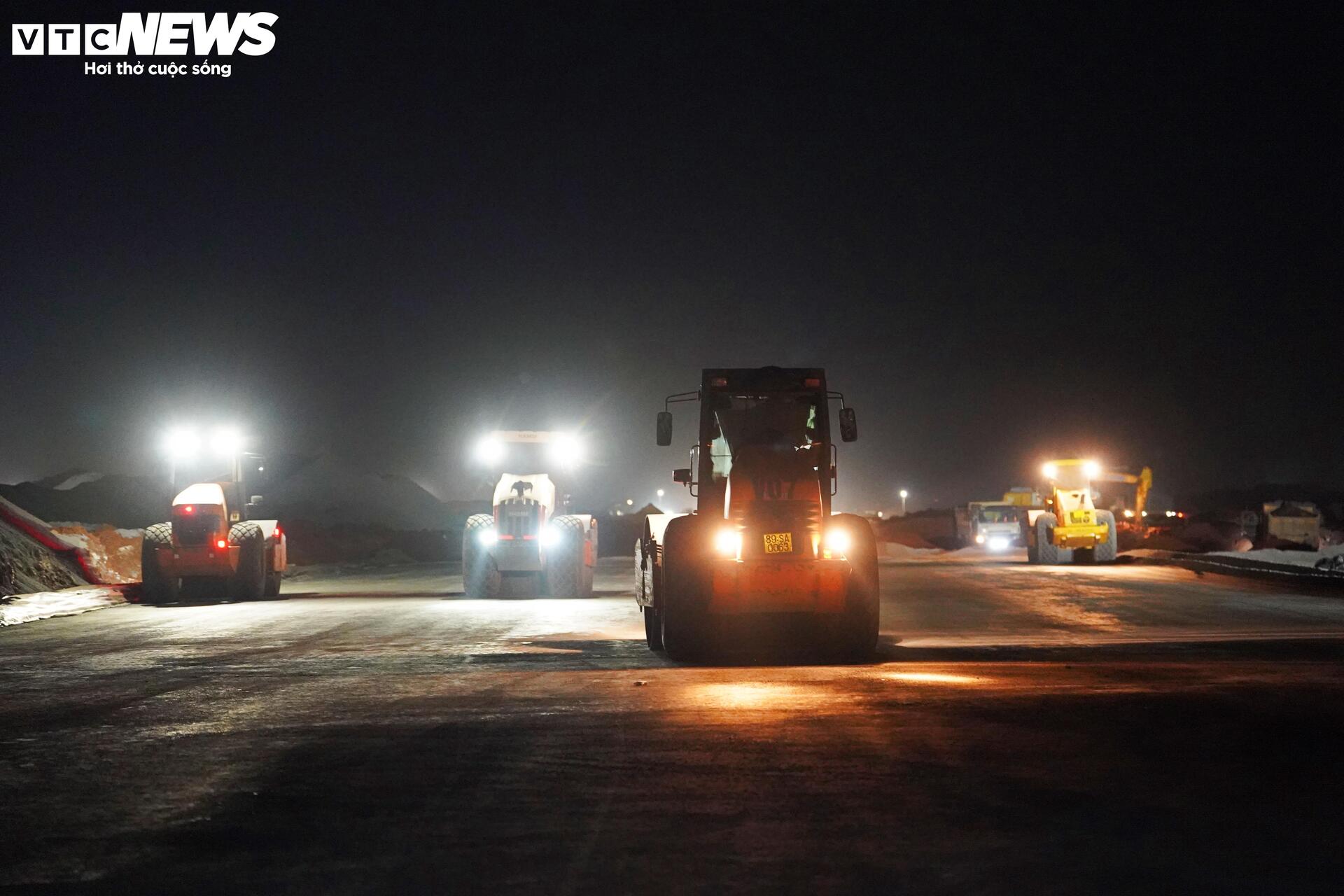 Cảnh làm việc xuyên đêm ở đại công trường sân bay Long Thành - Ảnh 9
