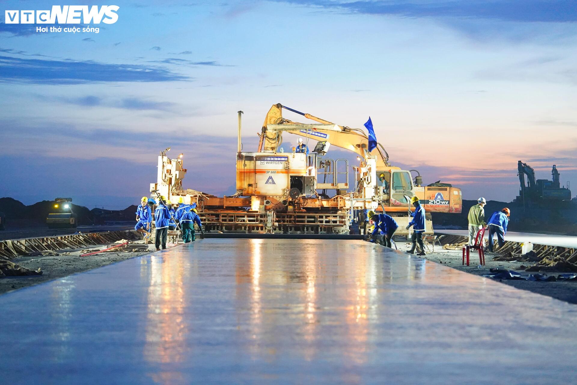 Cảnh làm việc xuyên đêm ở đại công trường sân bay Long Thành - Ảnh 8