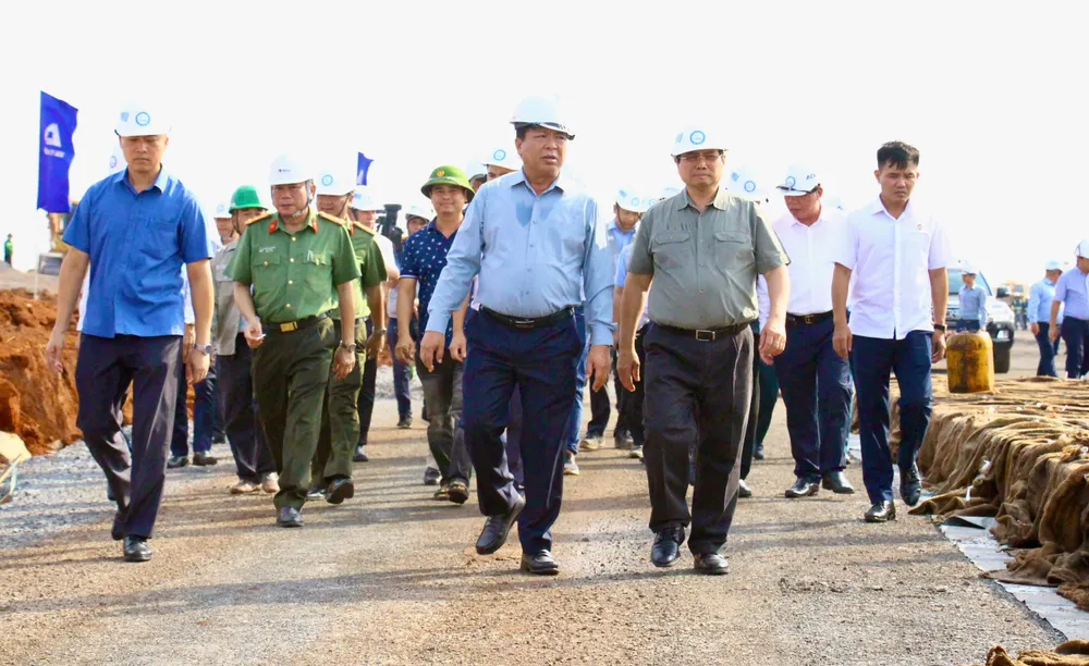 Thủ tướng Phạm Minh Chính kiểm tra tiến độ sân bay Long Thành - Ảnh 3