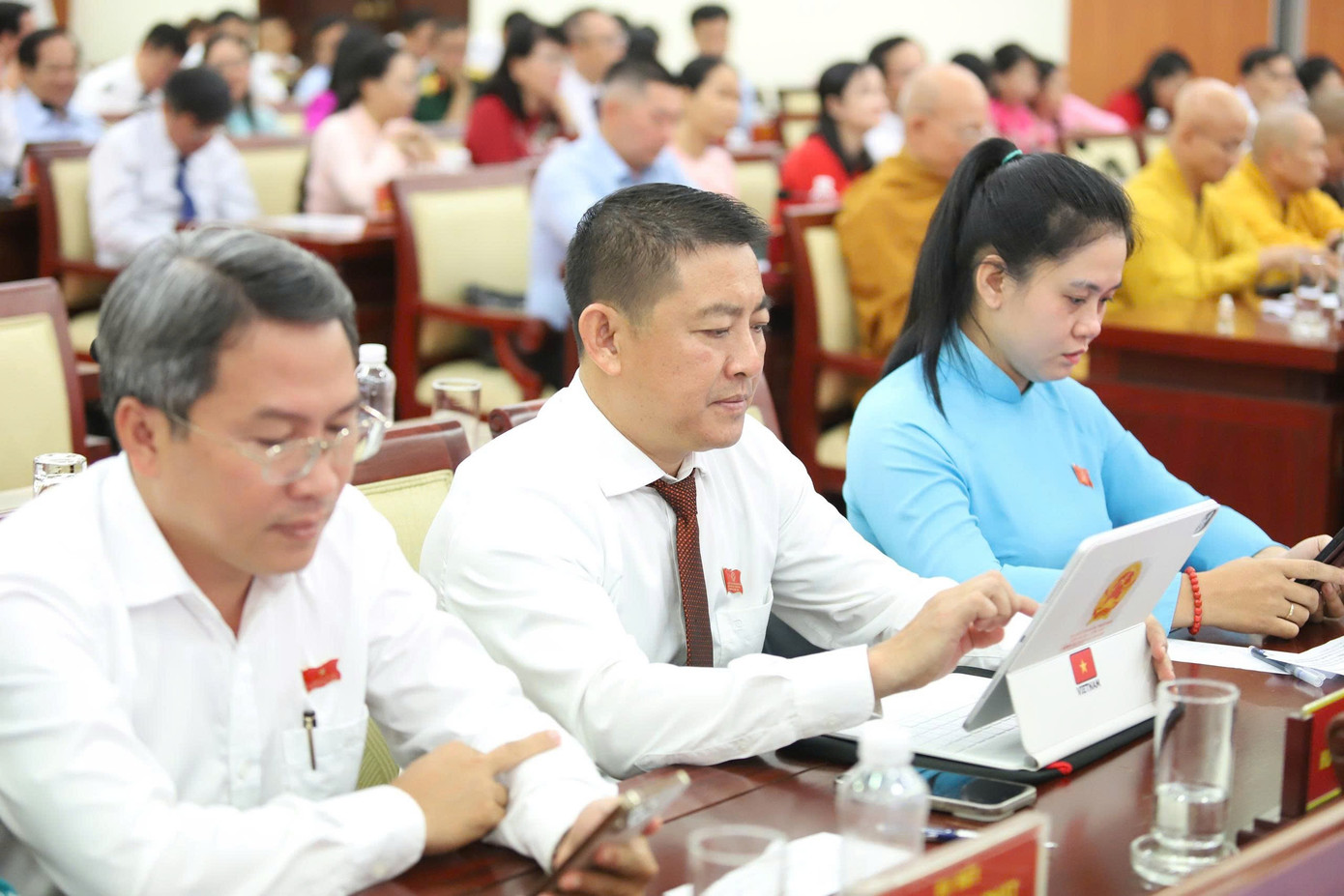 Nhiều chứng thực giấy tờ bất động sản được ủy quyền cho công chức cấp xã - Ảnh 1