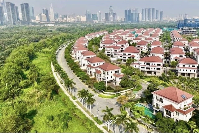 Biệt thự 900 tỉ đồng/căn, căn hộ hàng trăm triệu đồng/m2 - Ảnh 1