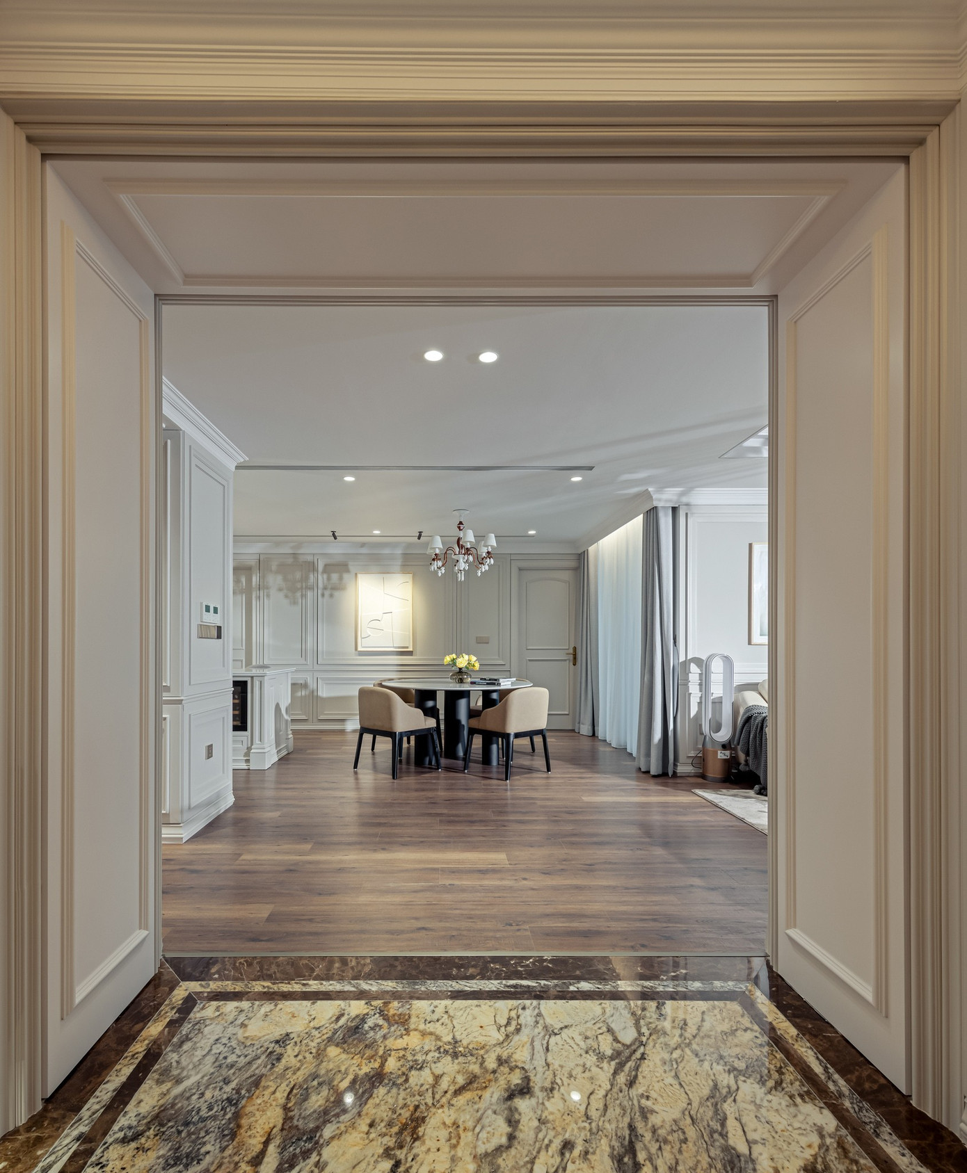 Quá trình biến đổi Penthouse từ phong cách Tân cổ điển sang hiện đại - Ảnh 4