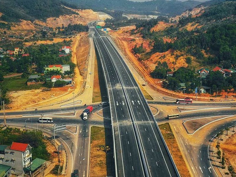 Thủ tướng biểu dương các chủ đầu tư, Ban Quản lý dự án, đơn vị tư vấn, thi công các công trình trọng điểm quốc gia - Ảnh 1