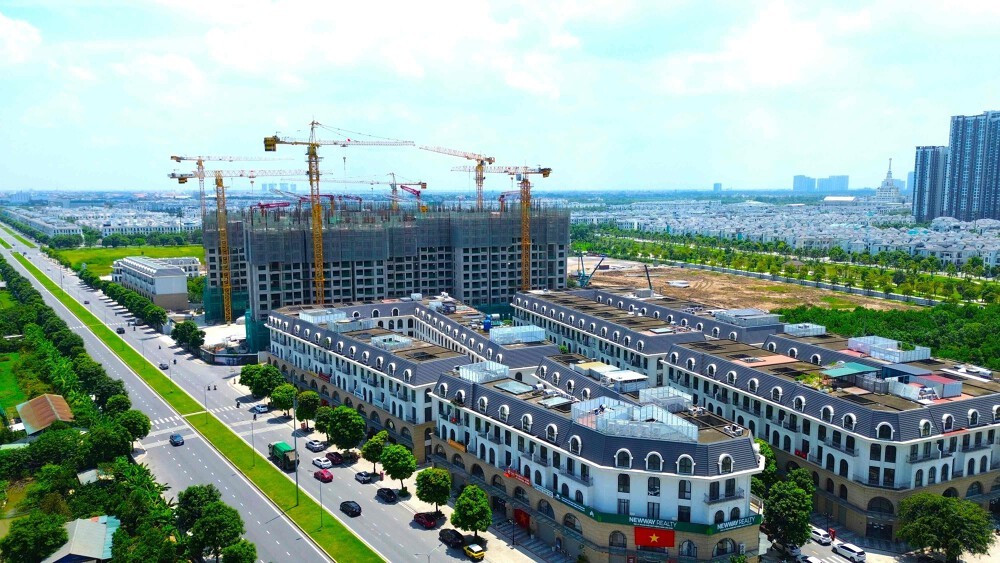 'Bùng nổ' nguồn cung nhà ở nhưng giá không ngừng tăng - Ảnh 1
