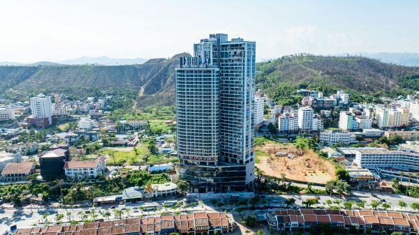 Hậu gia hạn trái phiếu, chủ đầu tư The Holiday Ha Long báo lỗ bán niên - Ảnh 1
