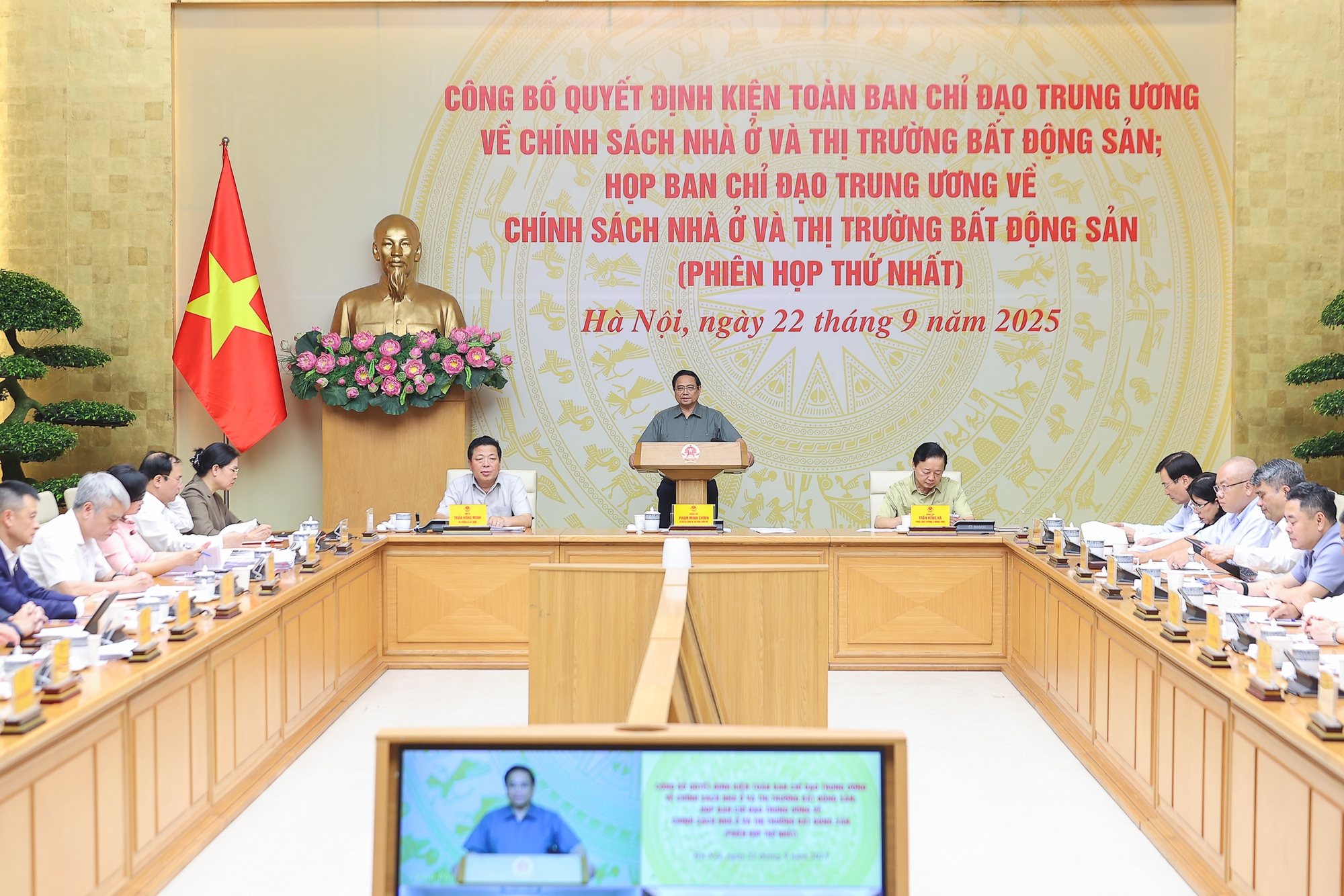 Thủ tướng yêu cầu phải có câu trả lời vì sao giá nhà chung cư liên tục tăng và cao mãi - Ảnh 1