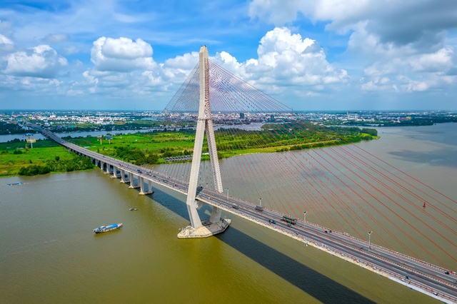 Long Xuyên và Cần Thơ: Cặp "song hành" dẫn dắt kinh tế miền Tây - Ảnh 2