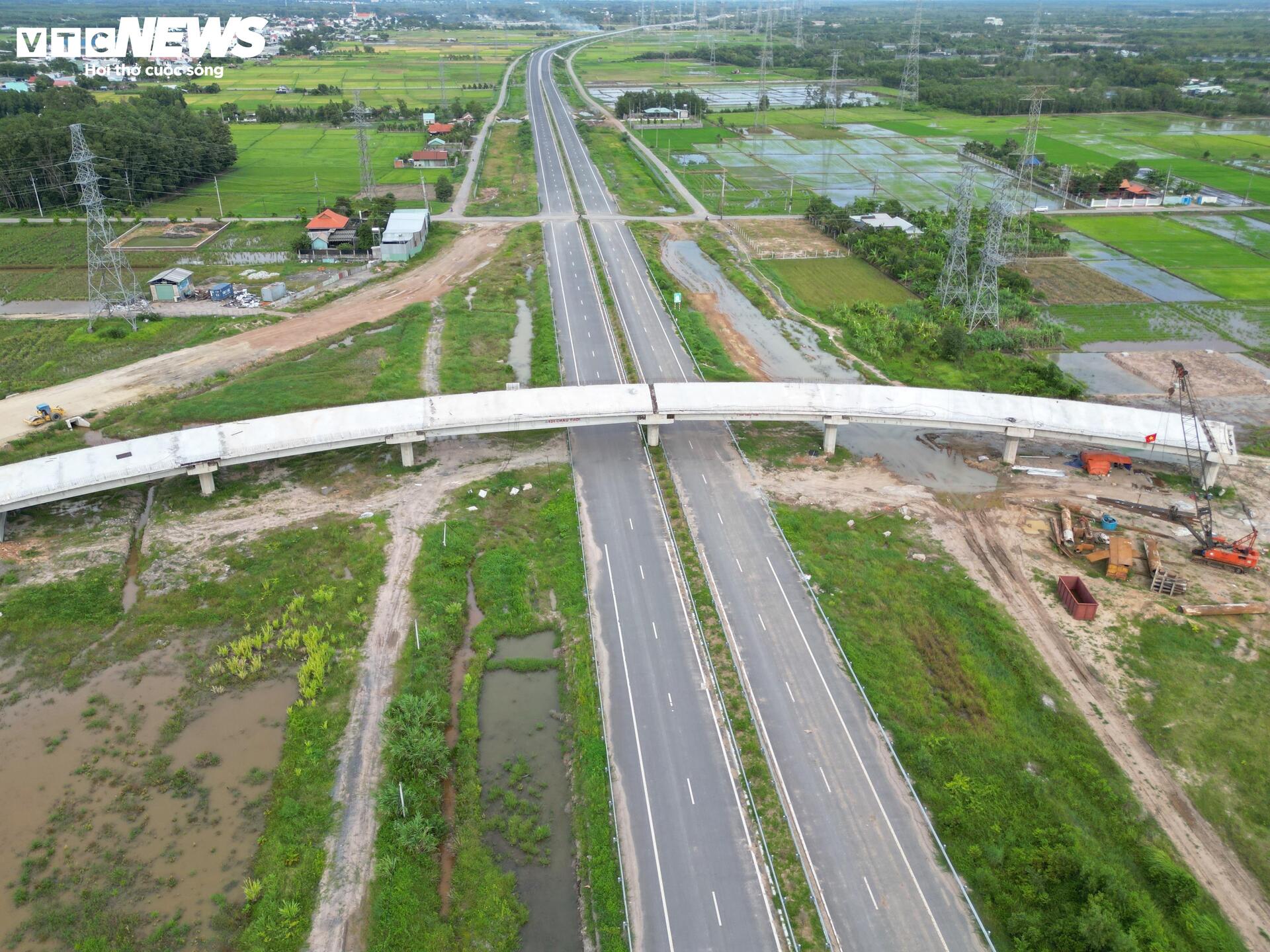 Vành đai 3 qua Đồng Nai thi công thần tốc, sẵn sàng thông xe toàn tuyến - Ảnh 2