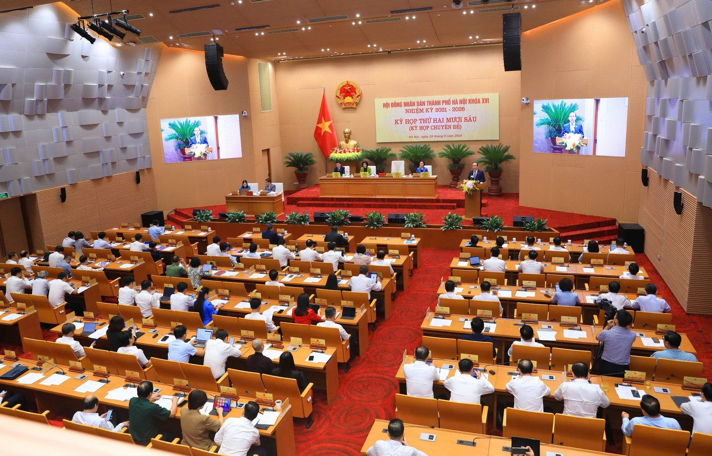HĐND Hà Nội lùi bàn về dự án tái thiết công viên hai bên sông Tô Lịch - Ảnh 1