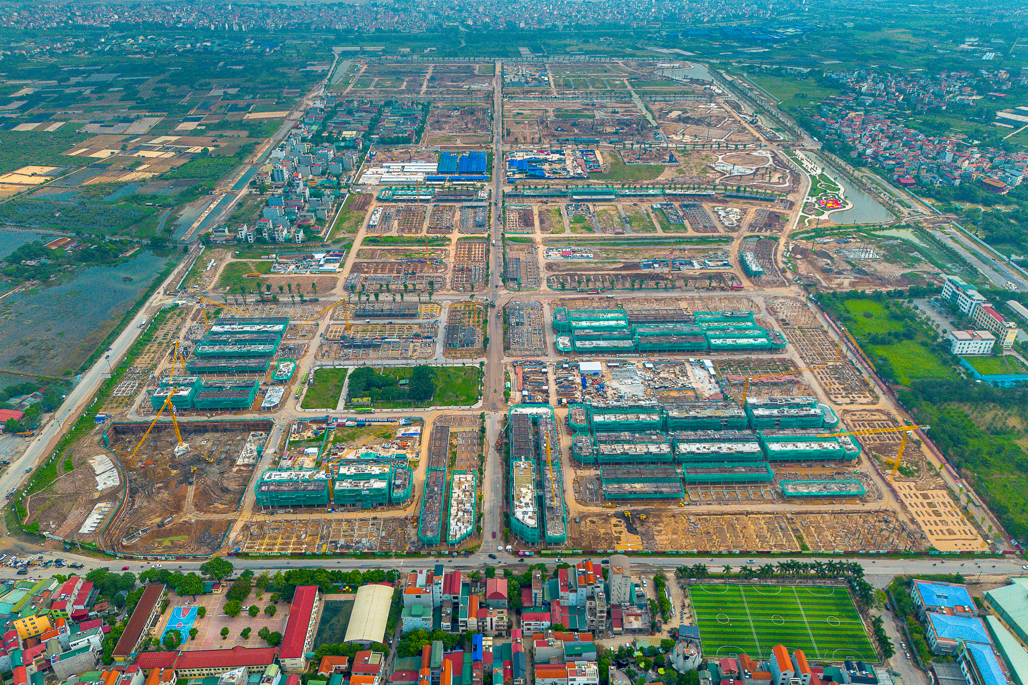 Thay bạn đi thăm dự án đáng chú ý nhất phía Tây Hà Nội của Vinhomes: Tiến độ ấn tượng, sắp khánh thành công viên, giá biệt thự đơn lập thấp nhất 70 tỷ đồng - Ảnh 1