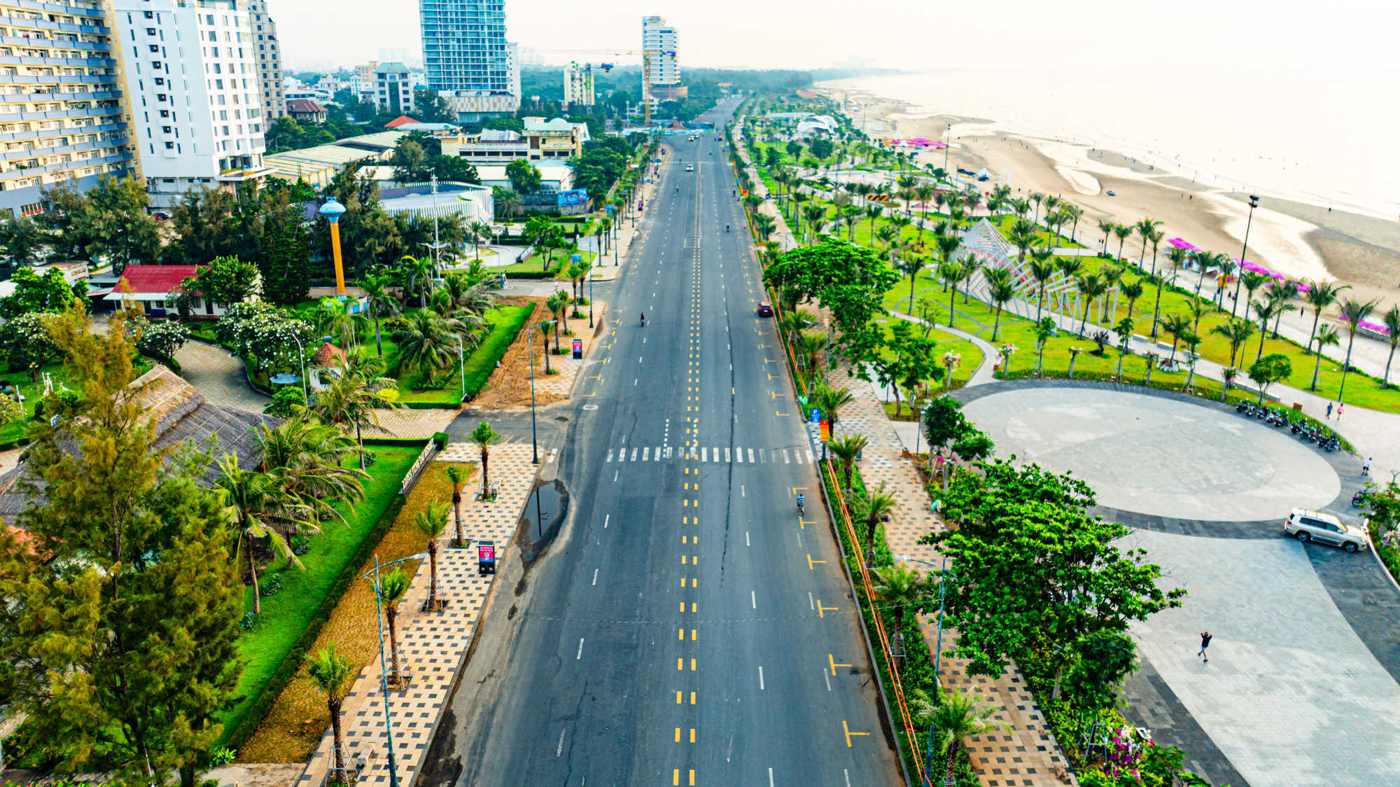 Cận cảnh tòa tháp có 143 trụ bê tông, trị giá 155 tỷ, là món quà của Sun Group: Thi công nhanh kỷ lục, vừa hoàn thành đã là điểm hot check in - Ảnh 11