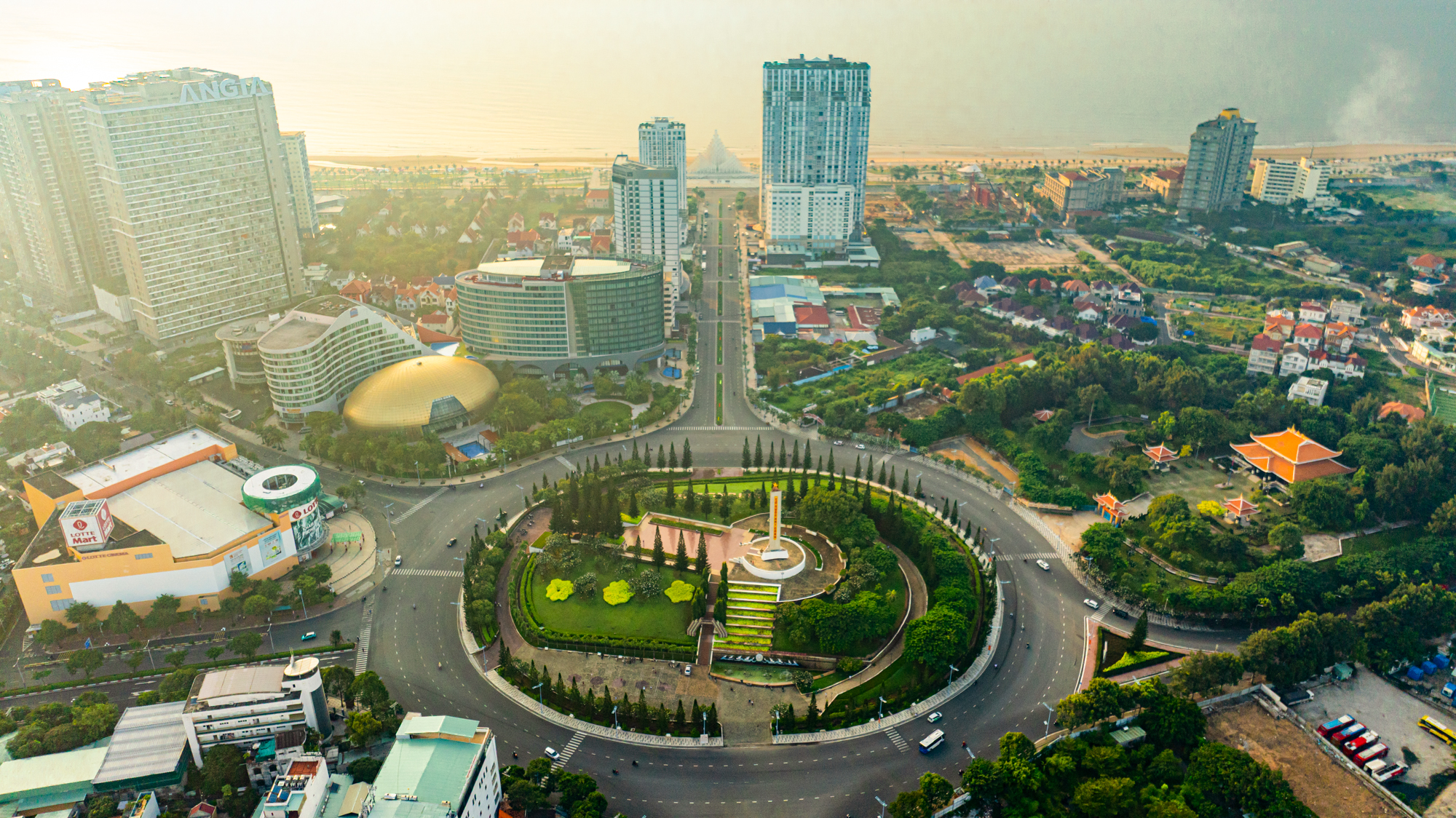 Cận cảnh tòa tháp có 143 trụ bê tông, trị giá 155 tỷ, là món quà của Sun Group: Thi công nhanh kỷ lục, vừa hoàn thành đã là điểm hot check in - Ảnh 13