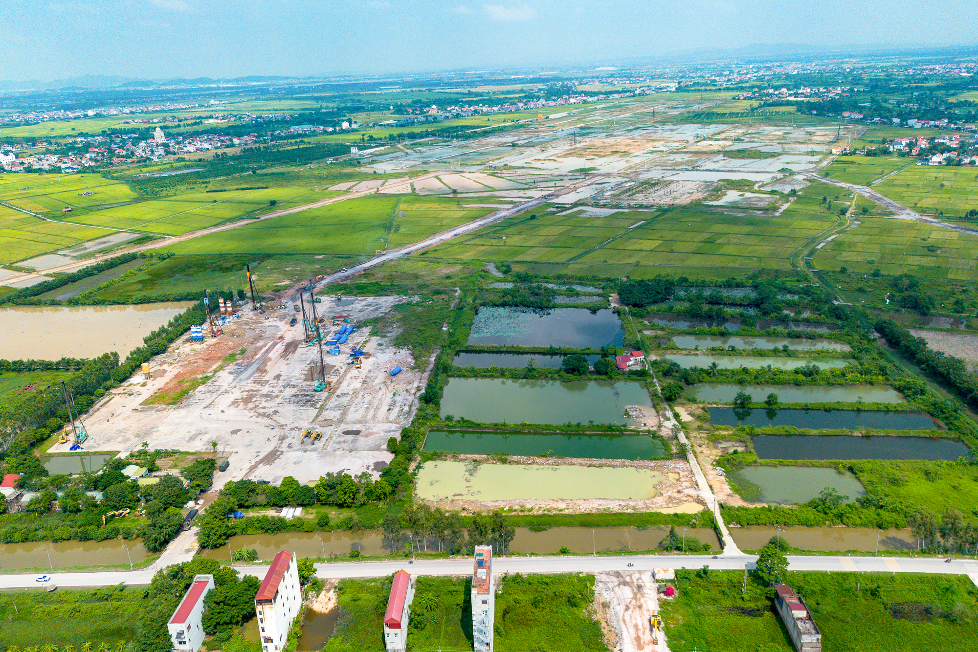 Toàn cảnh công trường xây dựng sân bay lớn nhất miền Bắc - Ảnh 2